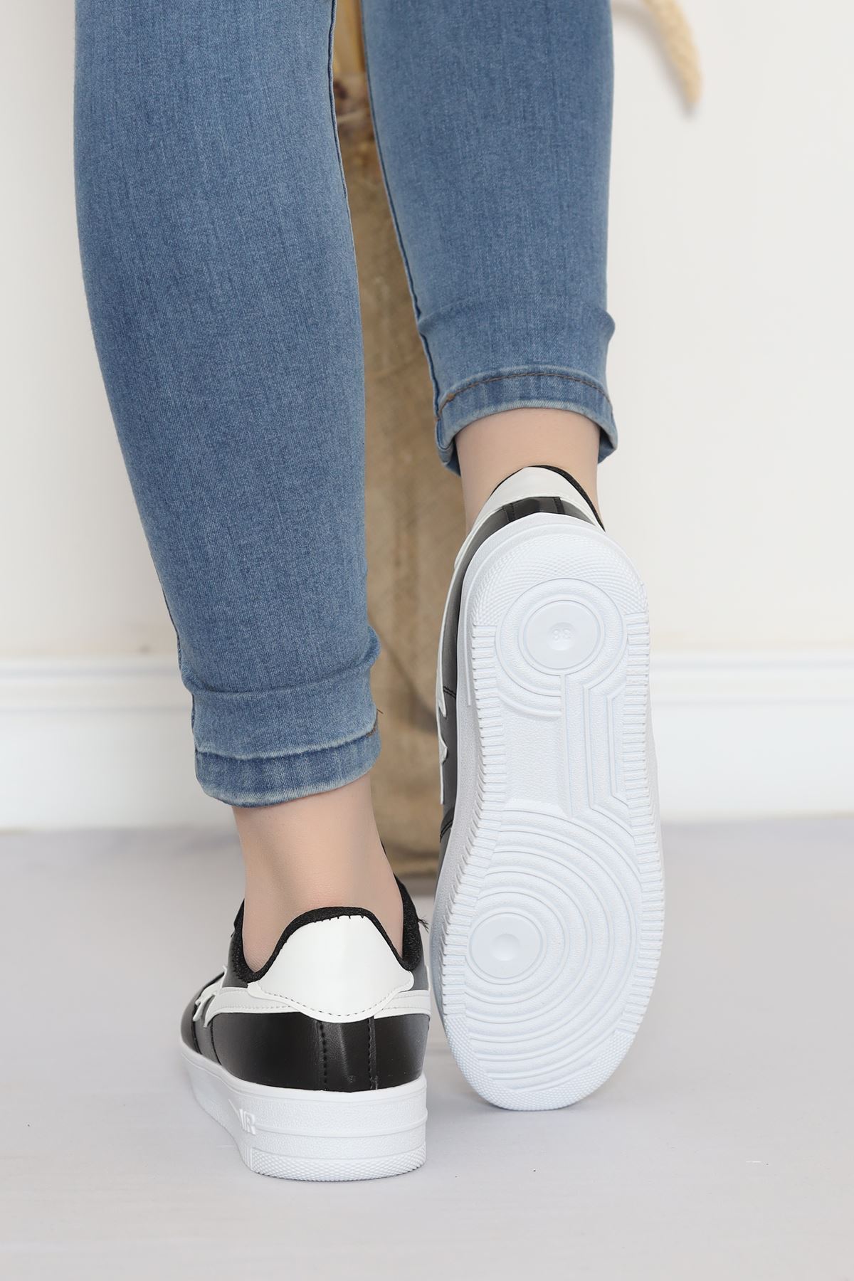 Günlük Ayakkabı Siyahbeyaz - 12149.264.