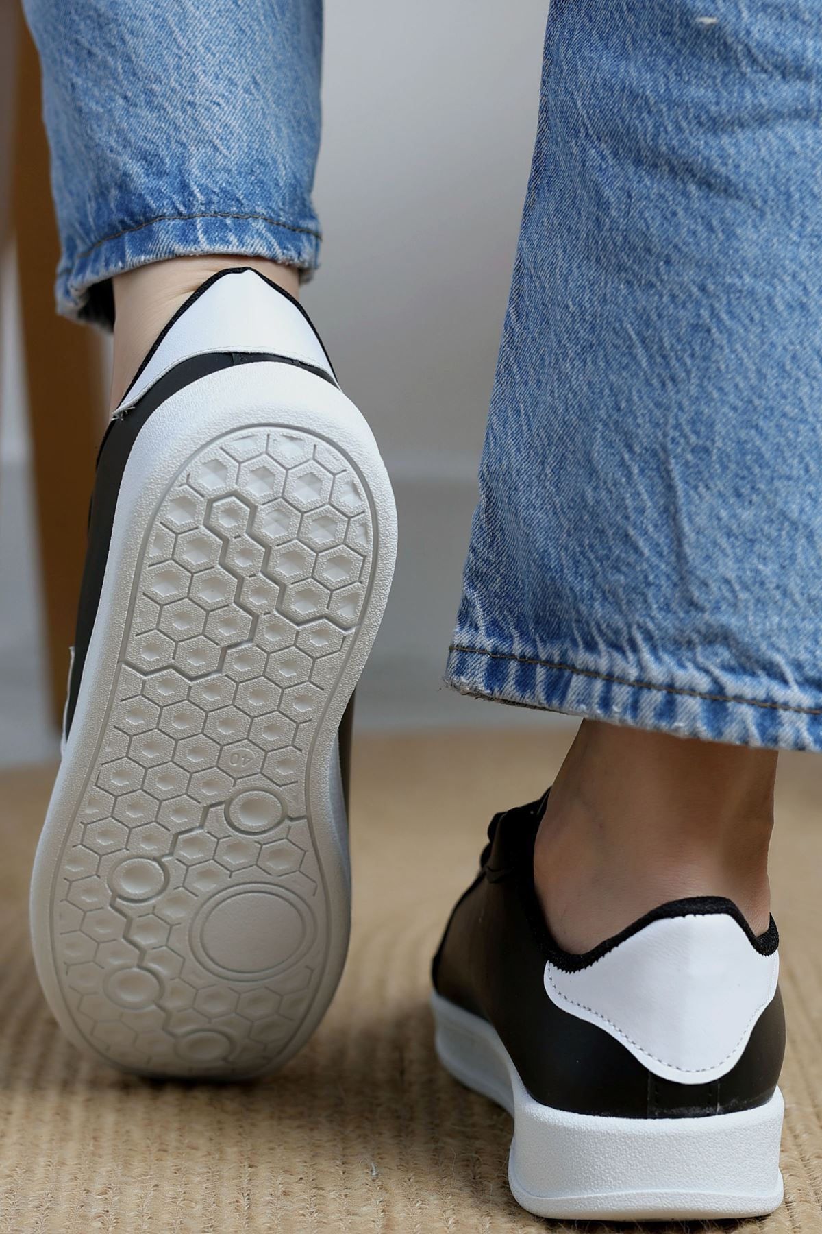 Yıldızlı Spor Ayakkabı Siyahbeyaz2 - 31295.264.