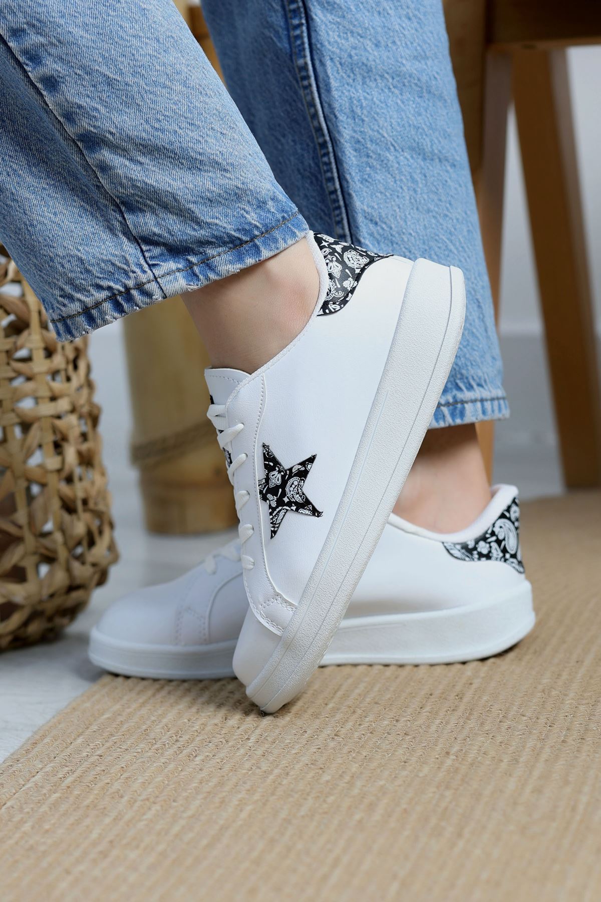 Yıldızlı Spor Ayakkabı Beyazsiyah2 - 31295.264.