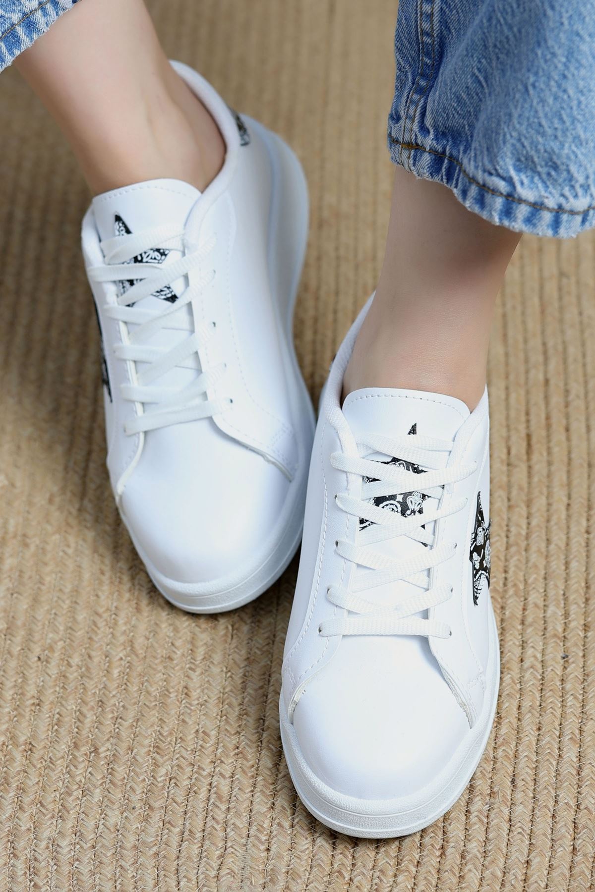 Yıldızlı Spor Ayakkabı Beyazsiyah2 - 31295.264.