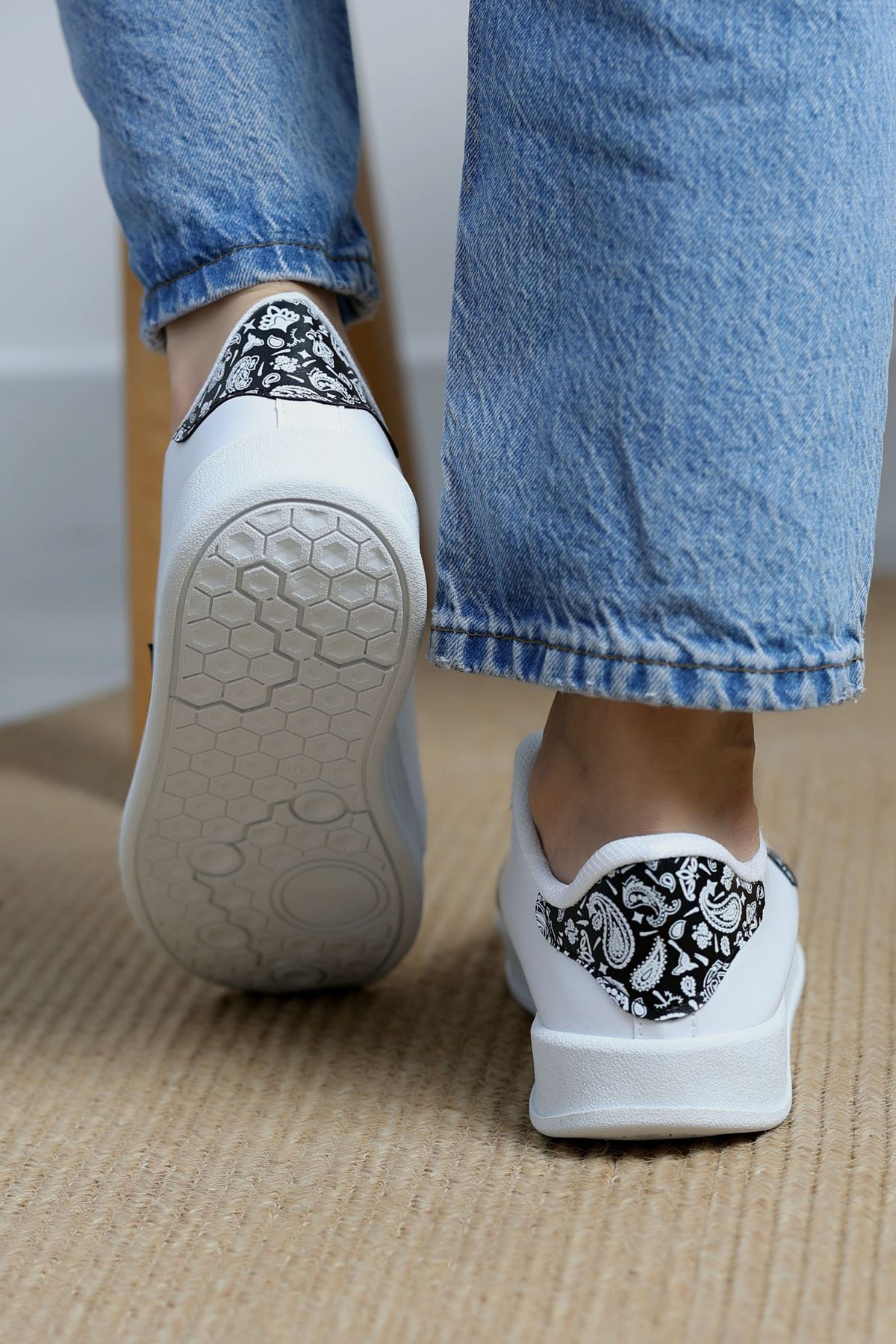 Yıldızlı Spor Ayakkabı Beyazsiyah2 - 31295.264.