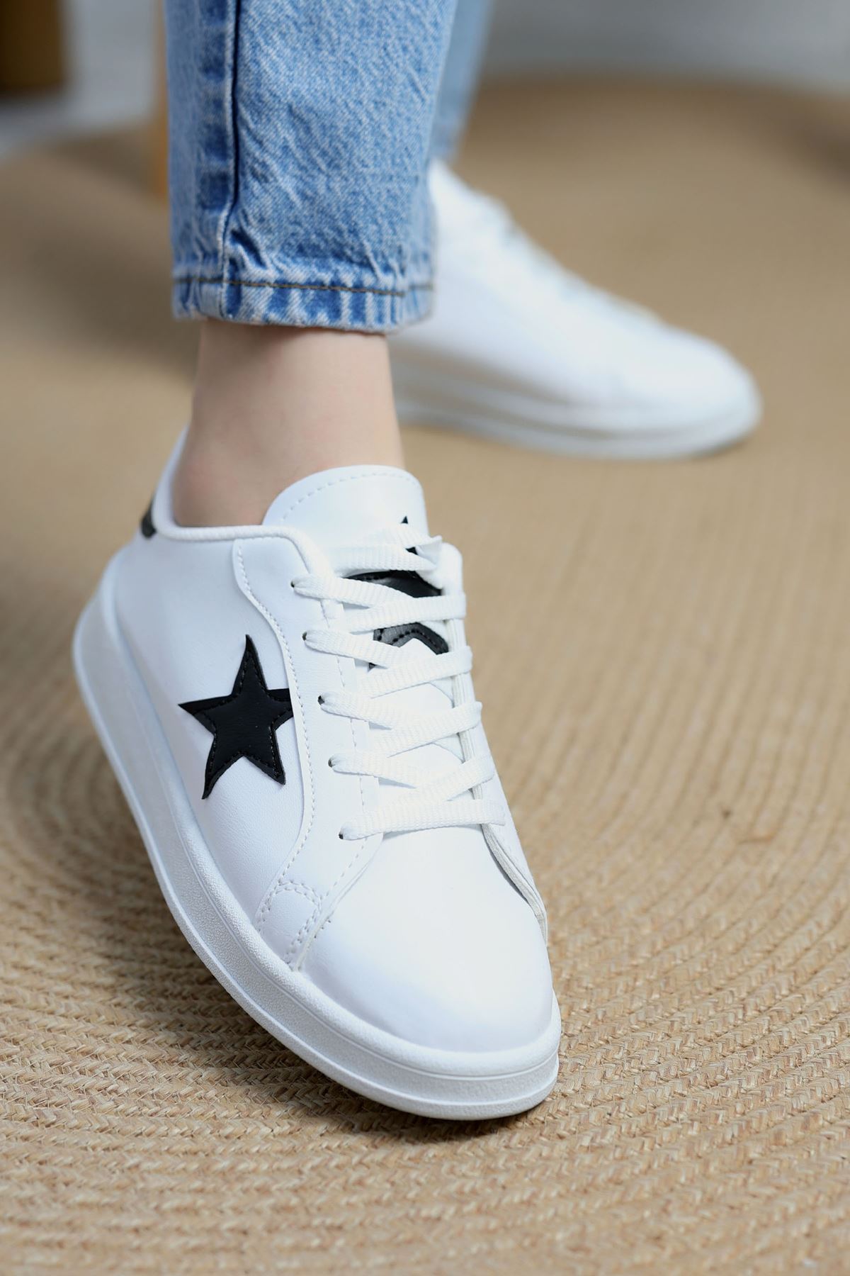 Yıldızlı Spor Ayakkabı Beyazsiyah - 31295.264.