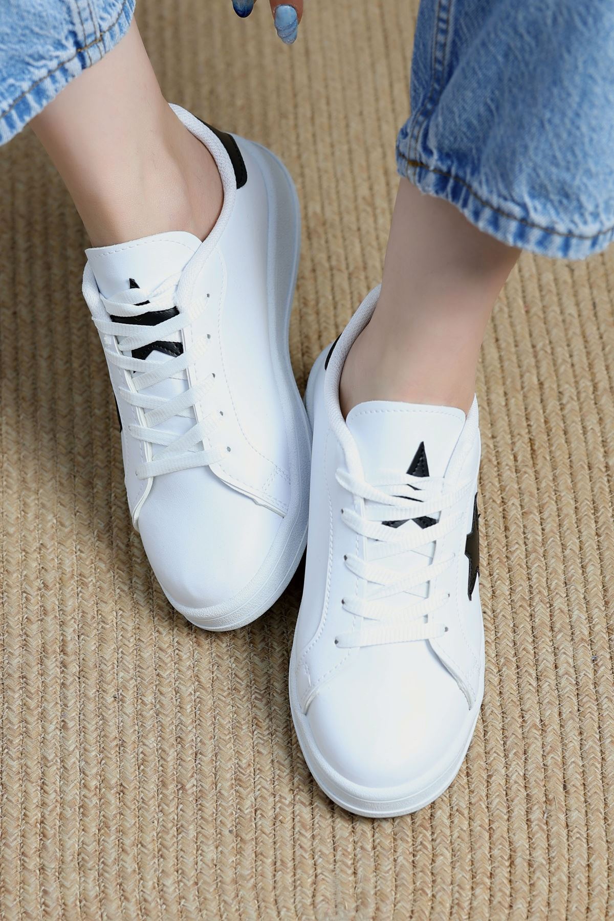 Yıldızlı Spor Ayakkabı Beyazsiyah - 31295.264.