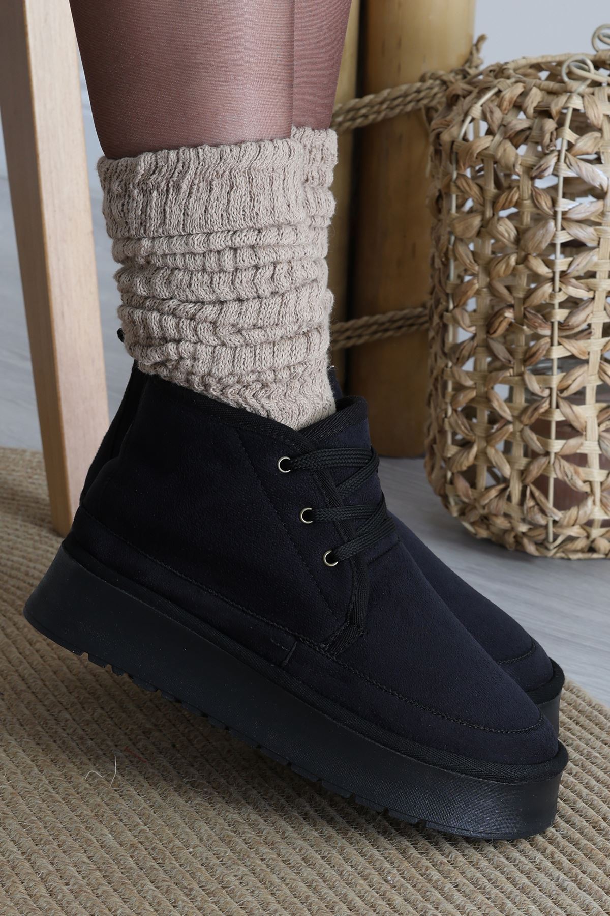 Yüksek Tabanlı Bağcıklı Bot Siyah - 31440.1932.