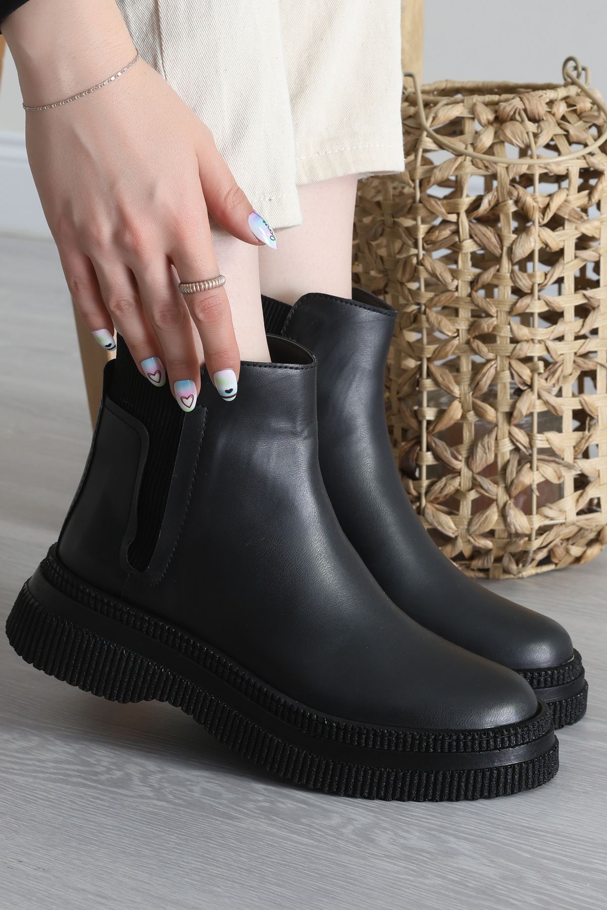 Lastik Detaylı Bot Siyahderi - 31495.264.