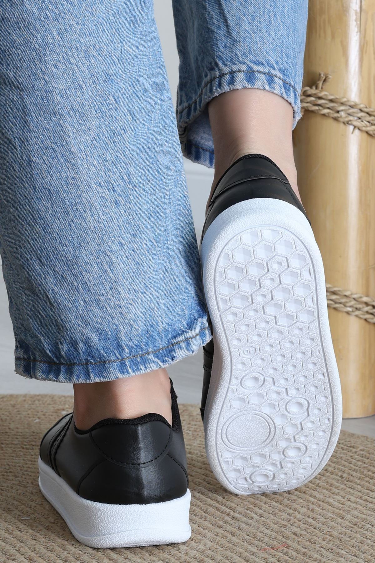 Şeritli Günlük Ayakkabı Siyahbeyaz1 - 17114.264.