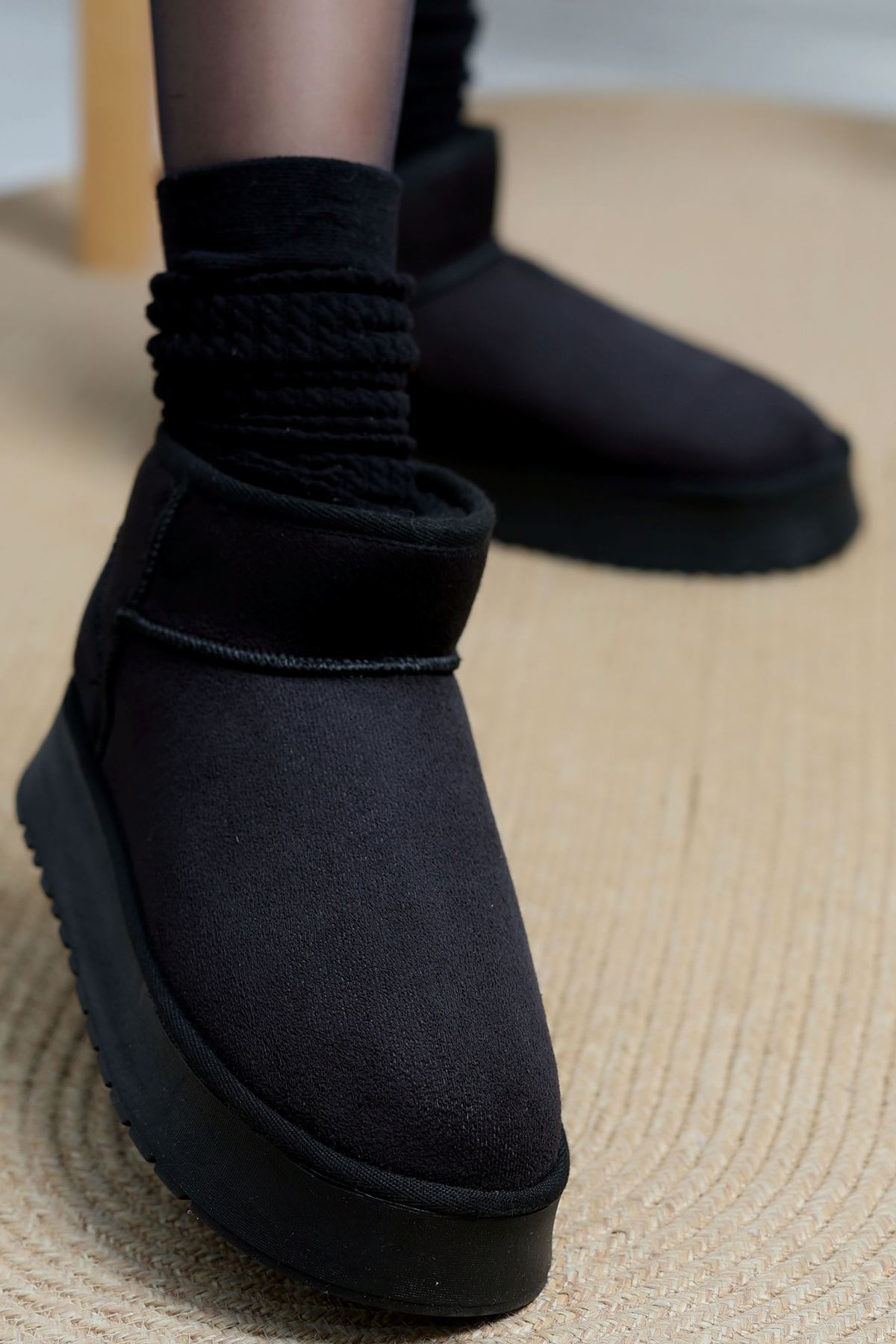 Kalın Taban Mini Boy Süet Bot Siyah - 31437.1932.