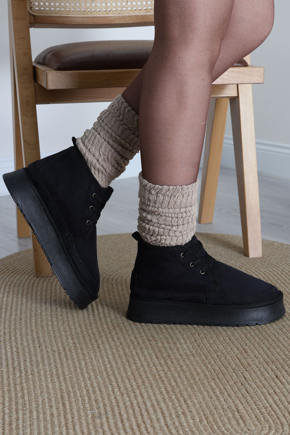 Yüksek Tabanlı Bağcıklı Bot Siyah - 31440.1932.