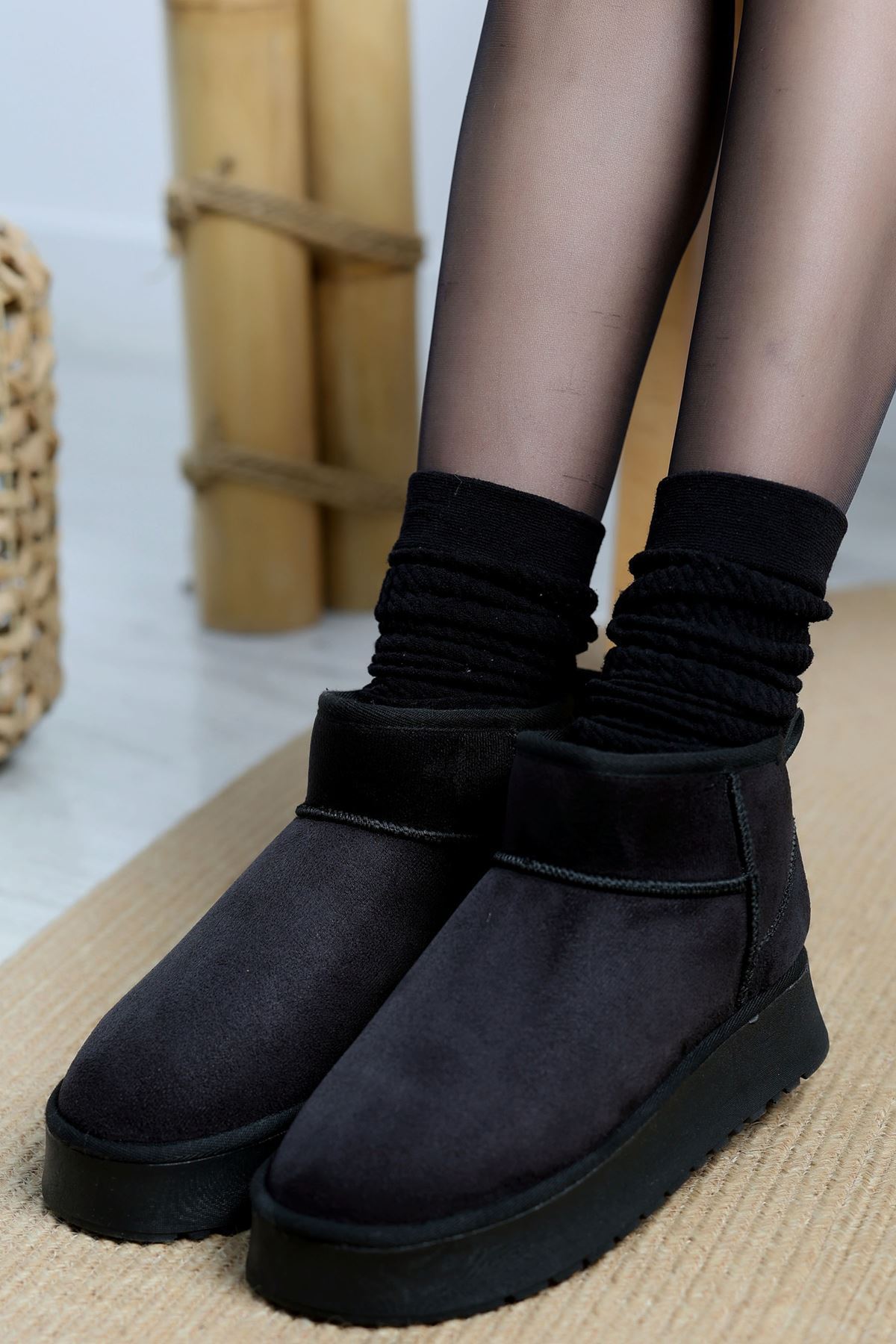 Kalın Taban Mini Boy Süet Bot Siyah - 31437.1932.