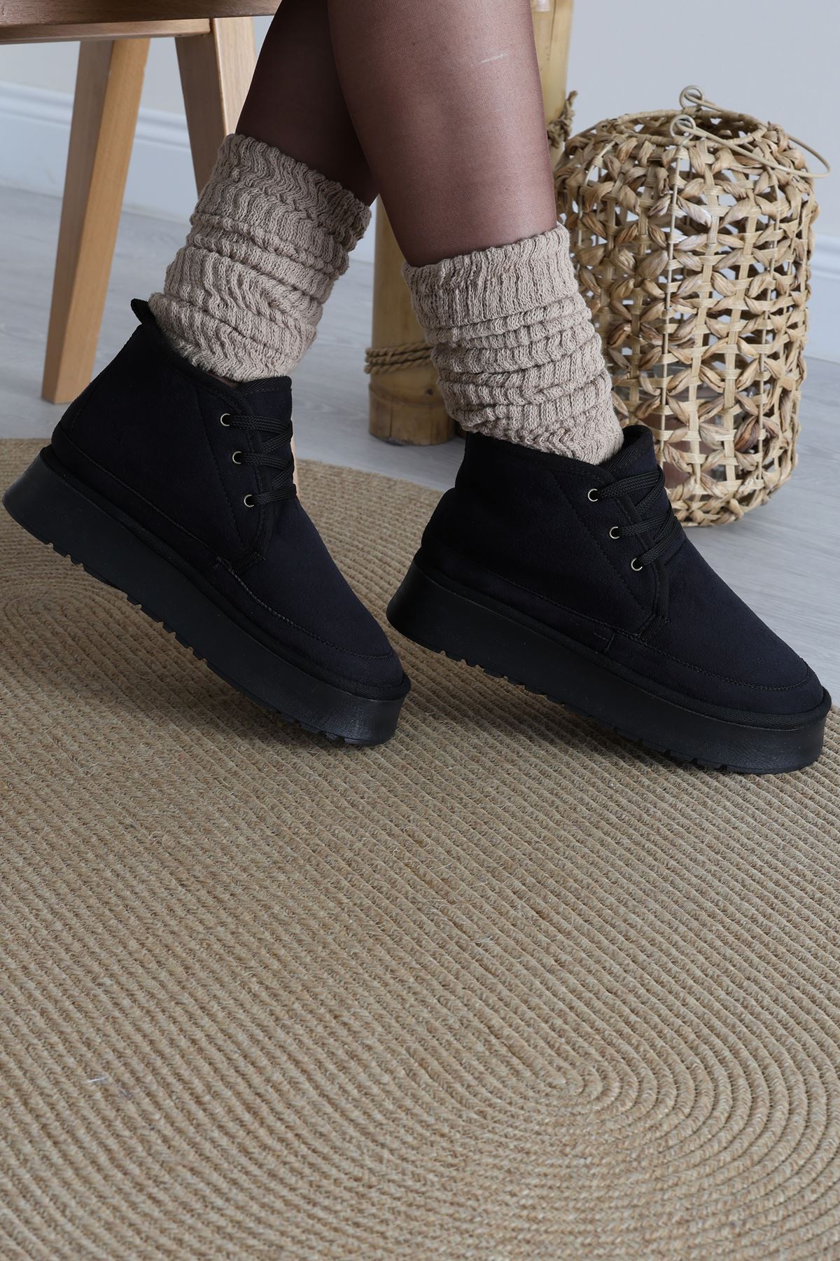 Yüksek Tabanlı Bağcıklı Bot Siyah - 31440.1932.