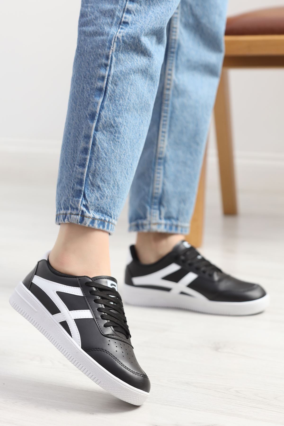 Günlük Spor Ayakkabı Siyahbeyaz - 40133.264.