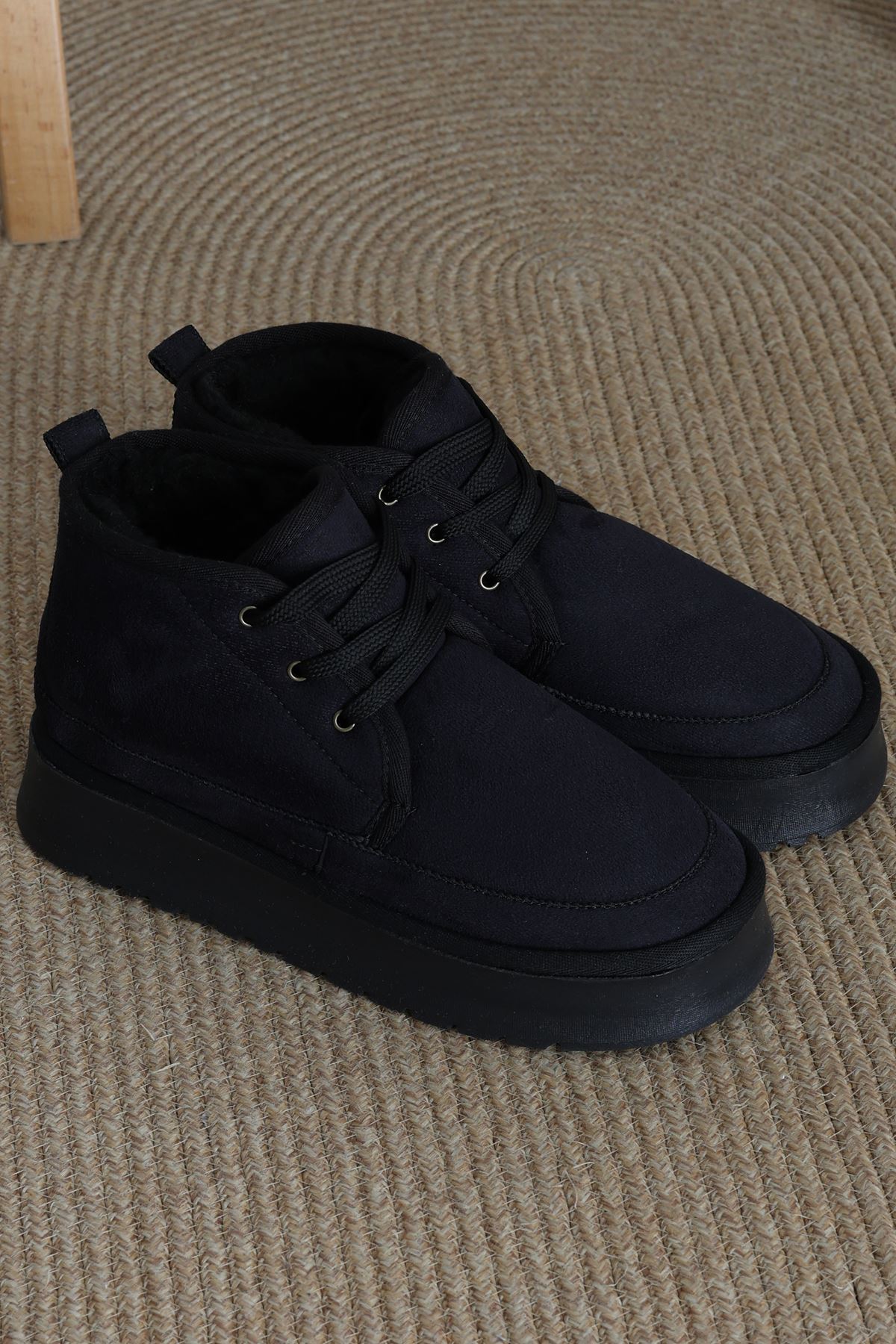 Yüksek Tabanlı Bağcıklı Bot Siyah - 31440.1932.