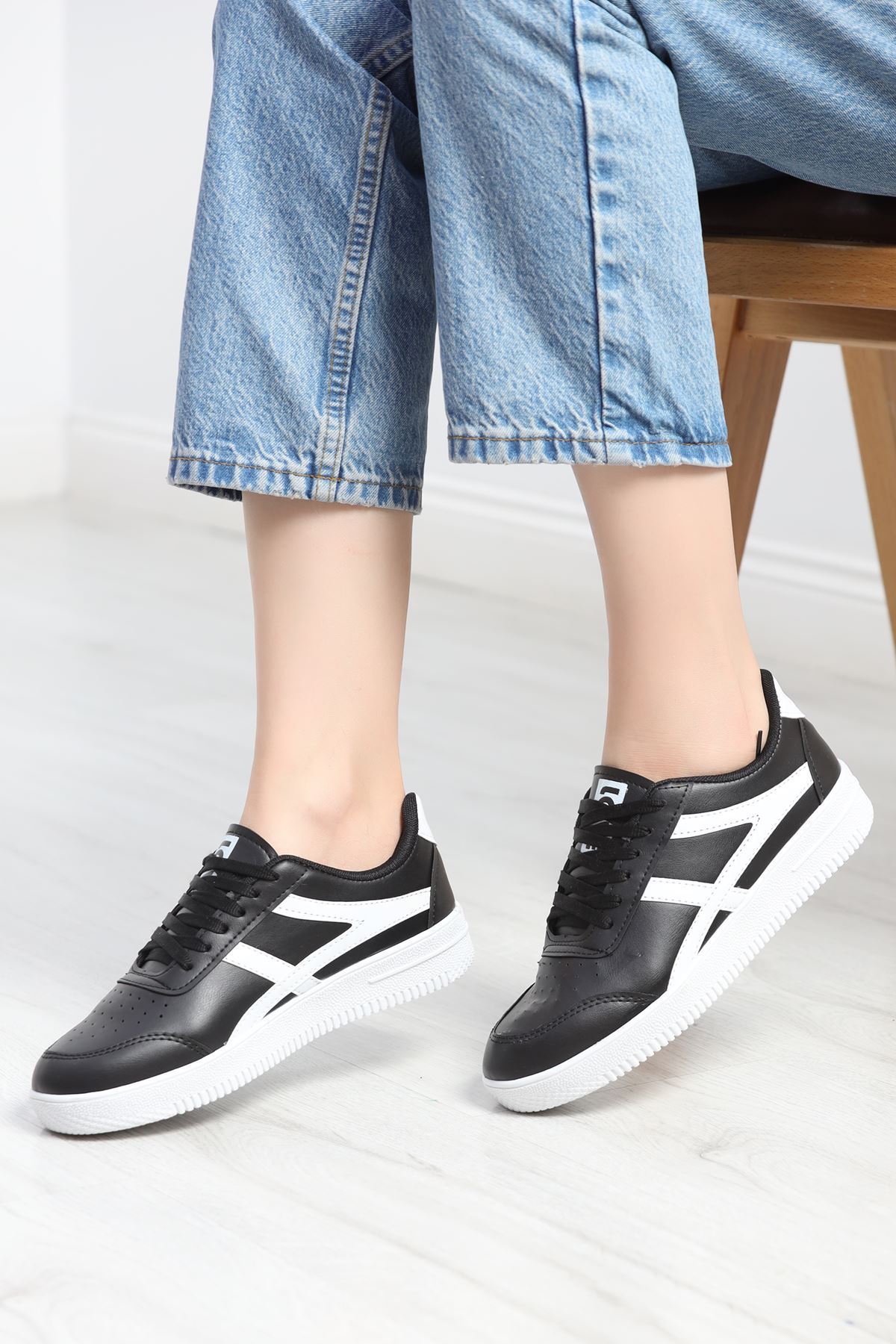 Günlük Spor Ayakkabı Siyahbeyaz - 40133.264.