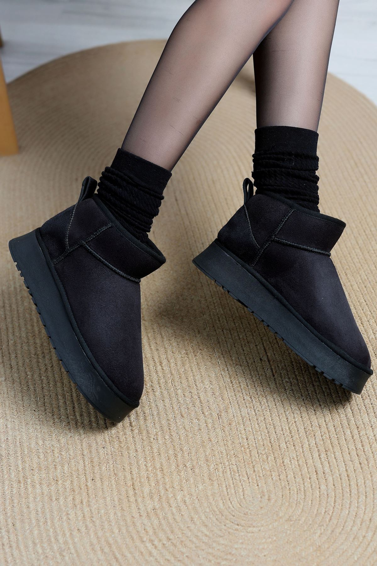 Kalın Taban Mini Boy Süet Bot Siyah - 31437.1932.