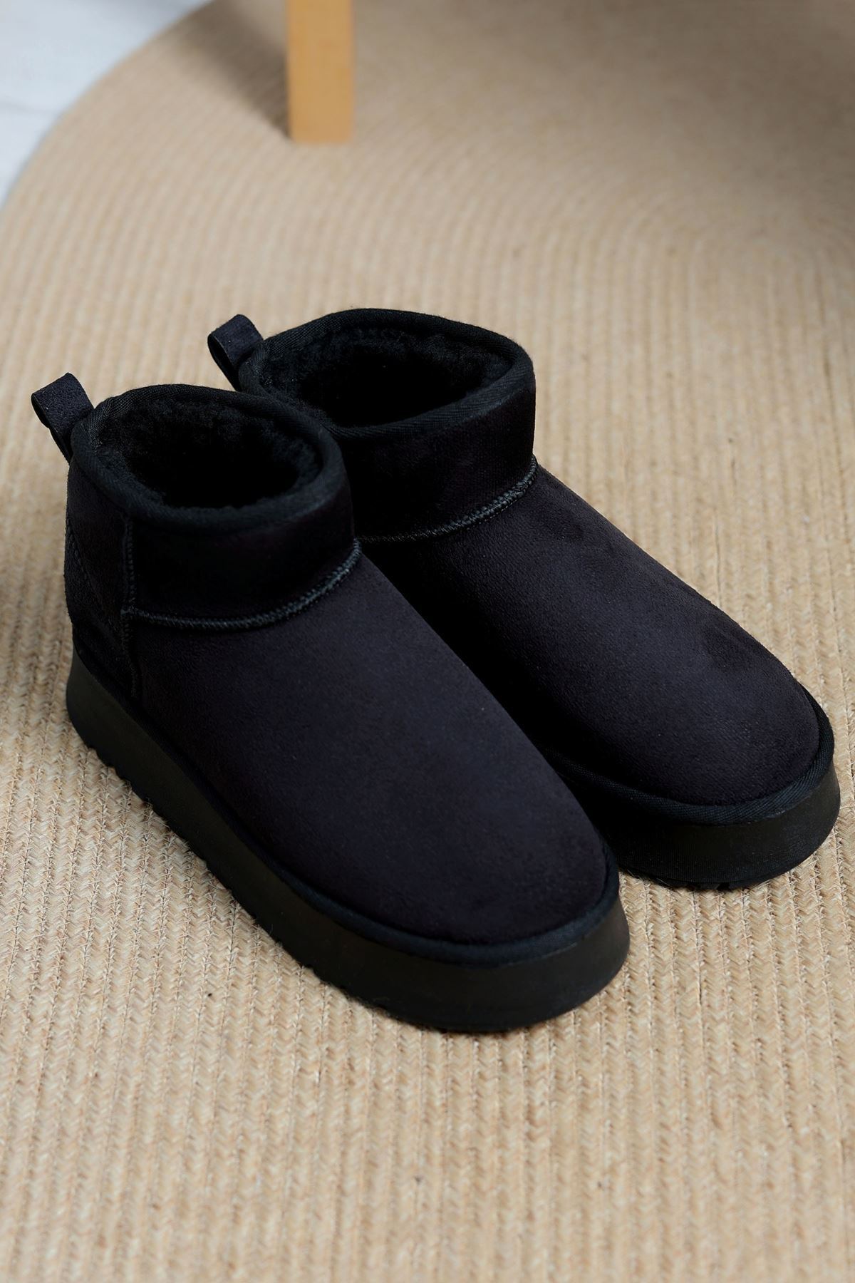 Kalın Taban Mini Boy Süet Bot Siyah - 31437.1932.