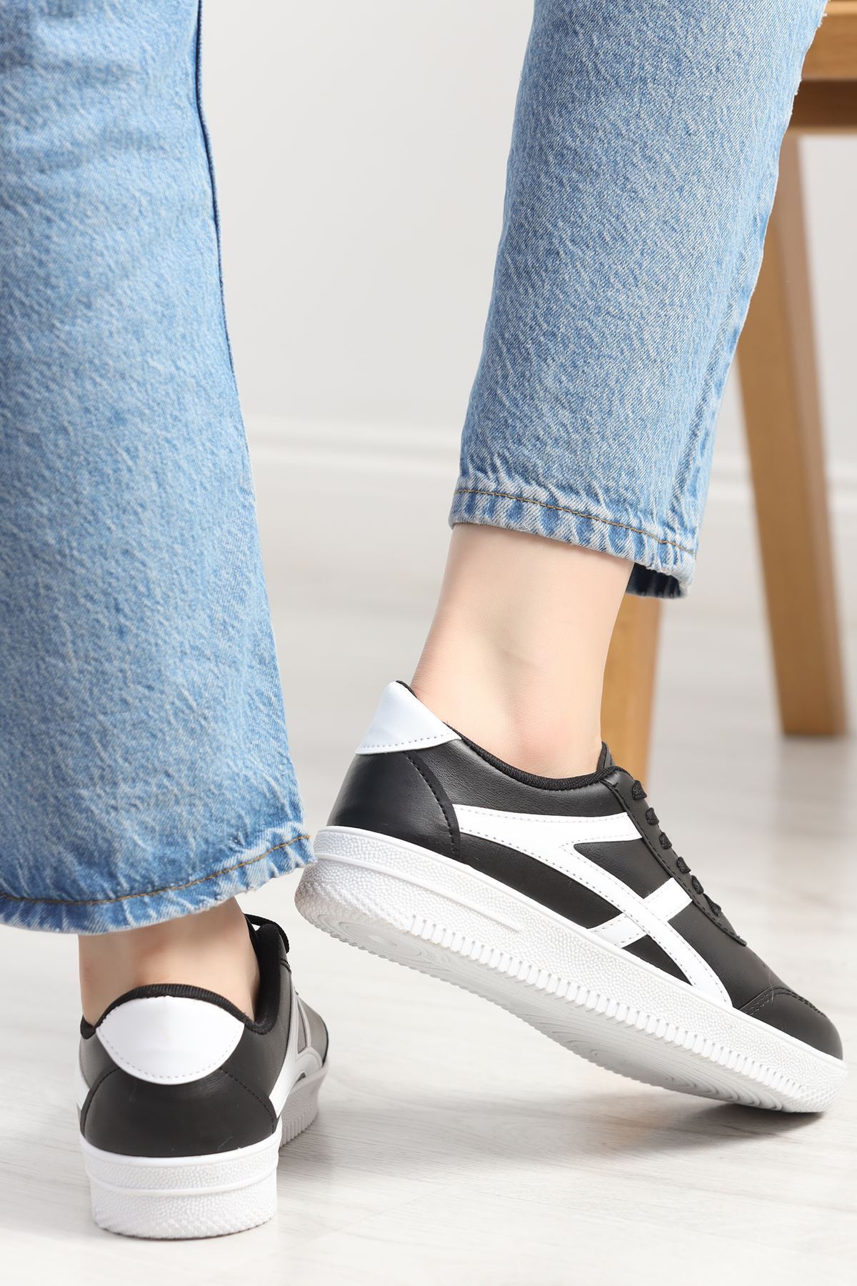 Günlük Spor Ayakkabı Siyahbeyaz - 40133.264.