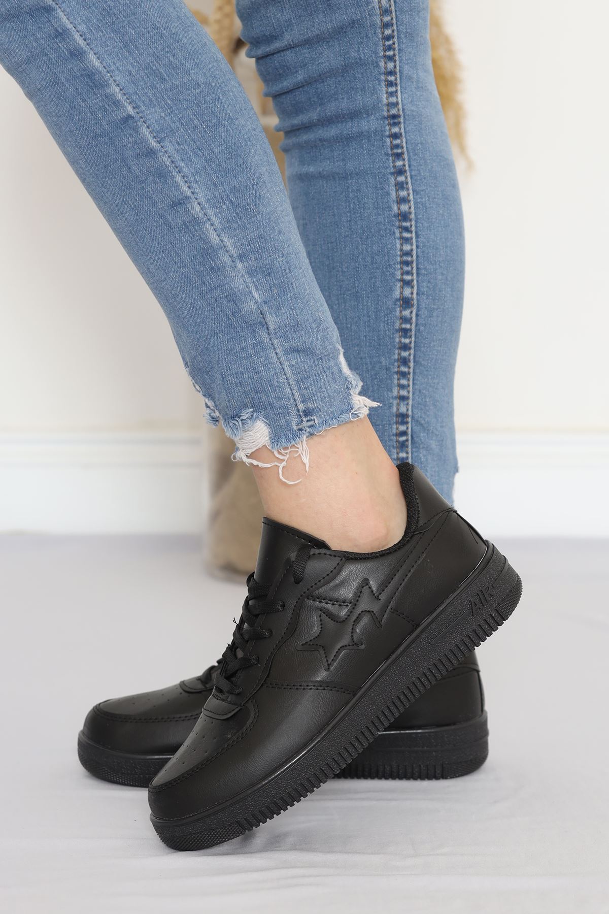 Günlük Ayakkabı Siyah - 12149.264.