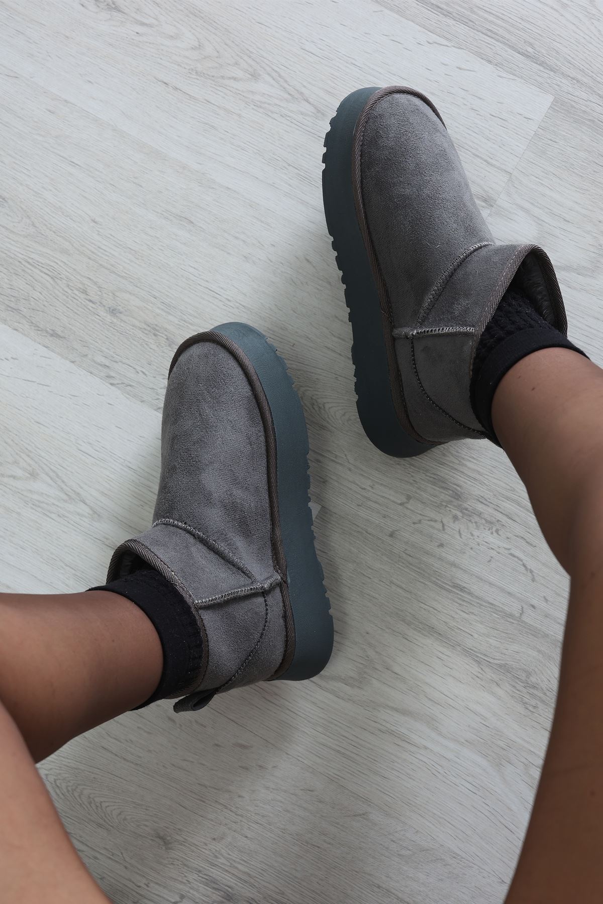 Kalın Taban Mini Boy Süet Bot Füme - 31437.1932.