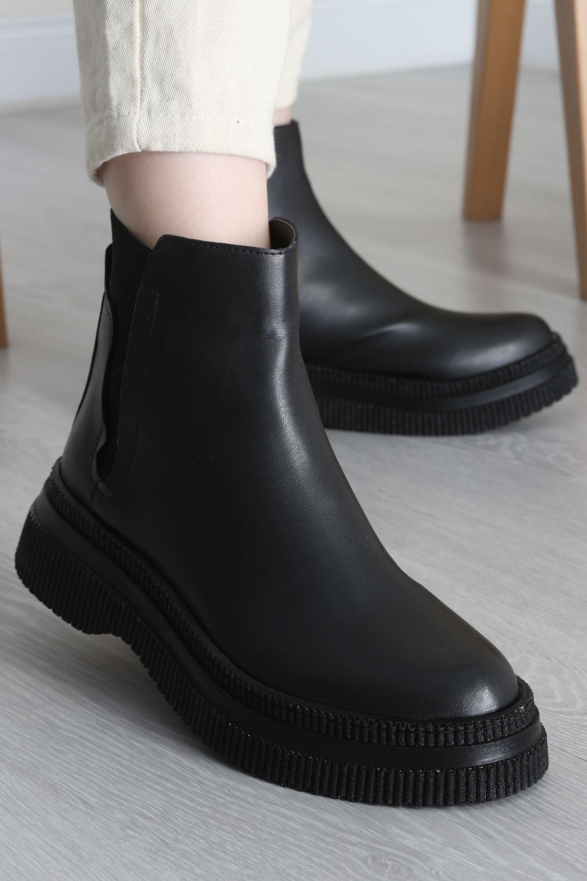 Lastik Detaylı Bot Siyahderi - 31495.264.