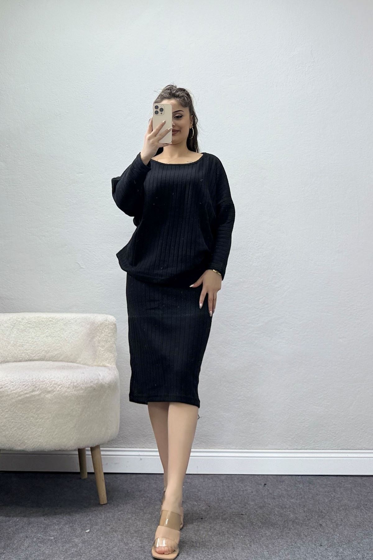 Kaşkorse Kumaş Omuz Düşümlü Midi Boy Etekli Takım Siyah - 42800.1567.