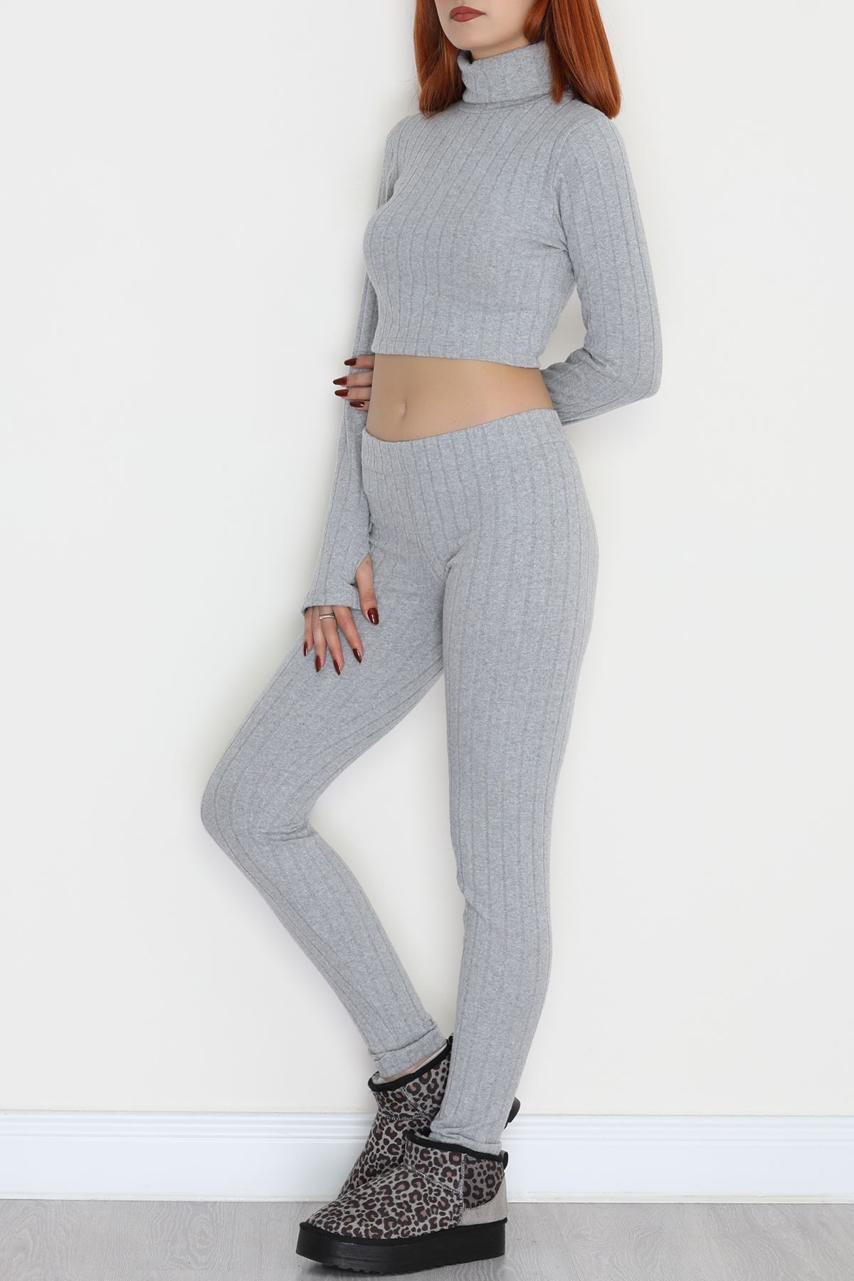 Parmak Geçmeli Yarım Dik Yaka Likralı Raporlu İnterlok Takım Gri - 90968.1748.