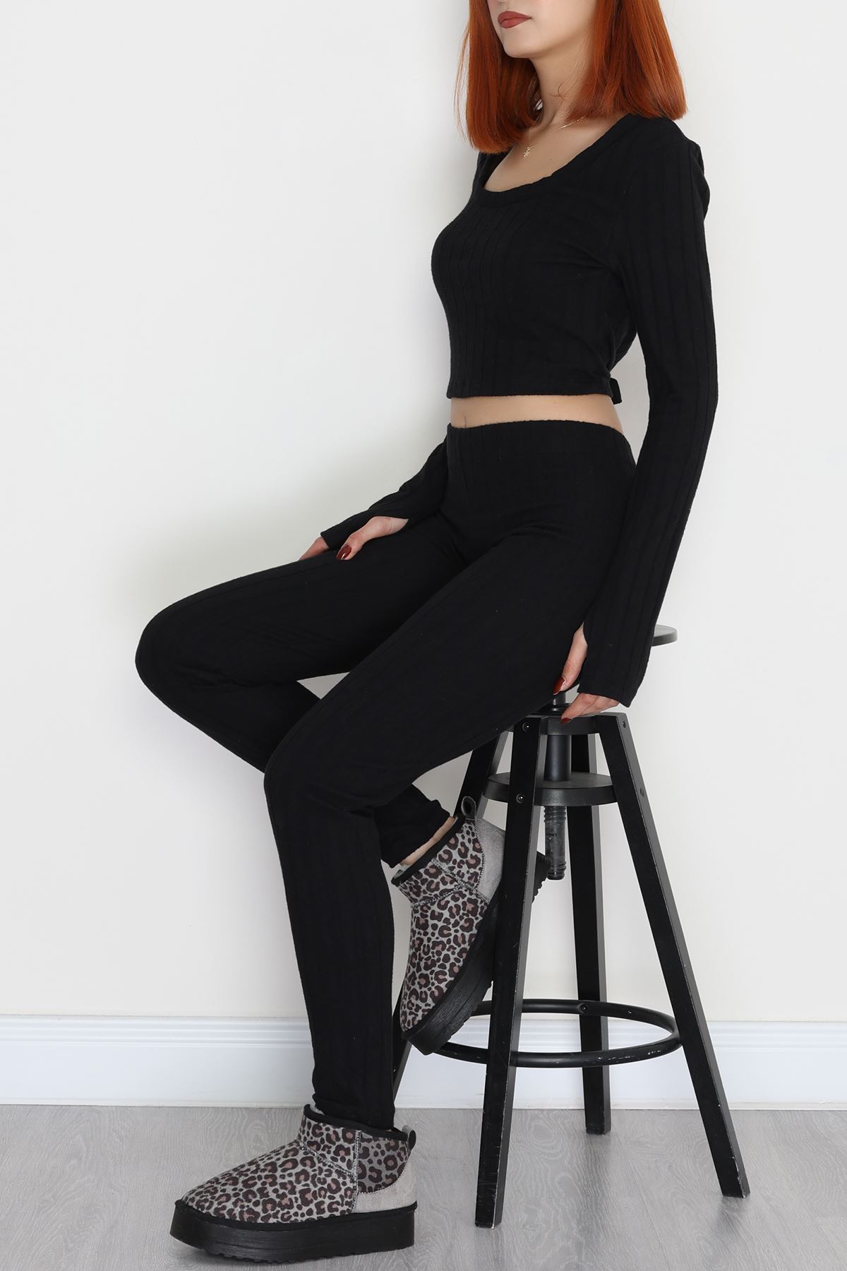 Parmak Geçmeli U Yaka Raporlu İnterlok Takım Siyah - 90975.1748.