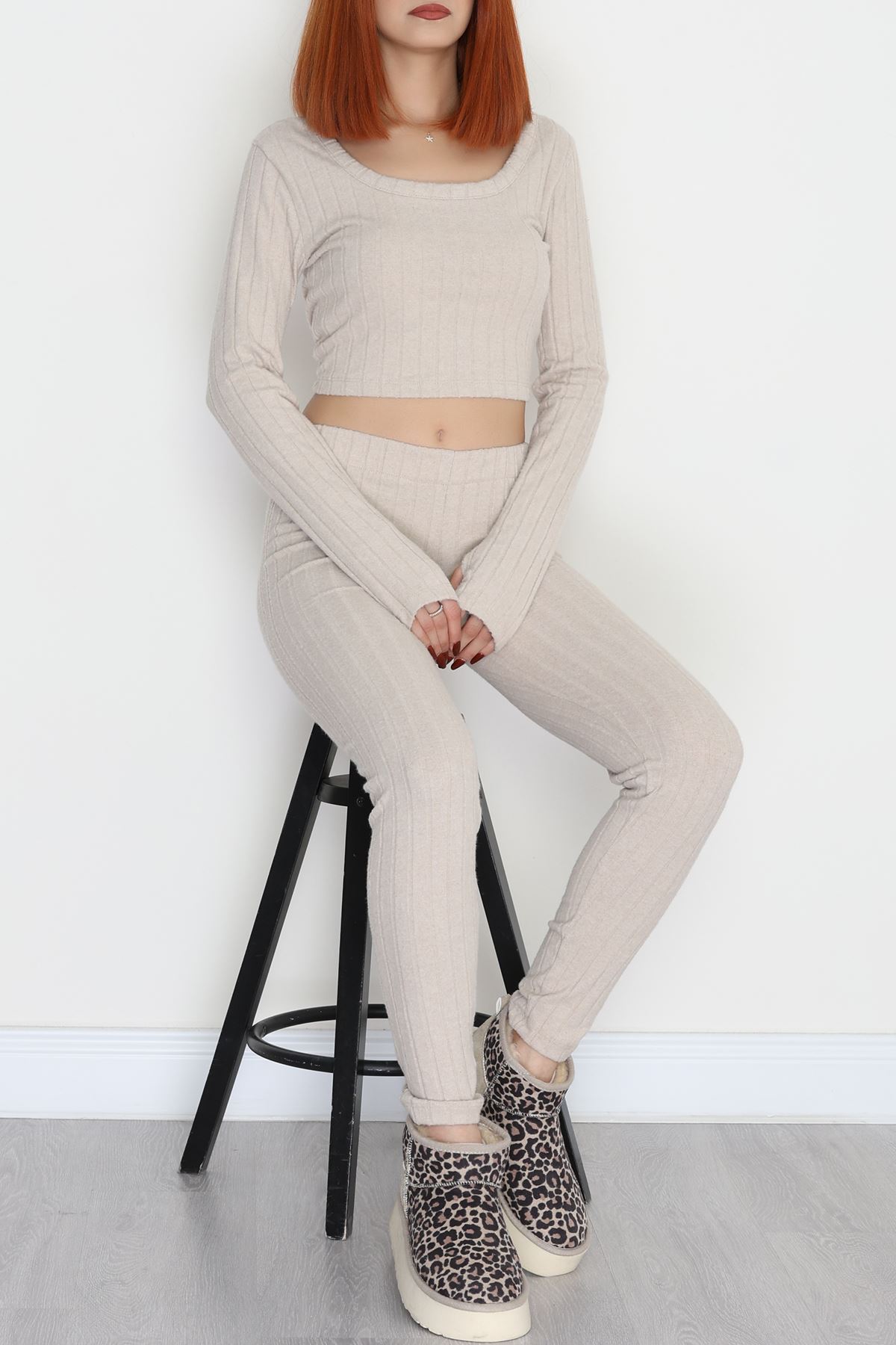 Parmak Geçmeli U Yaka Raporlu İnterlok Takım Bej - 90975.1748.