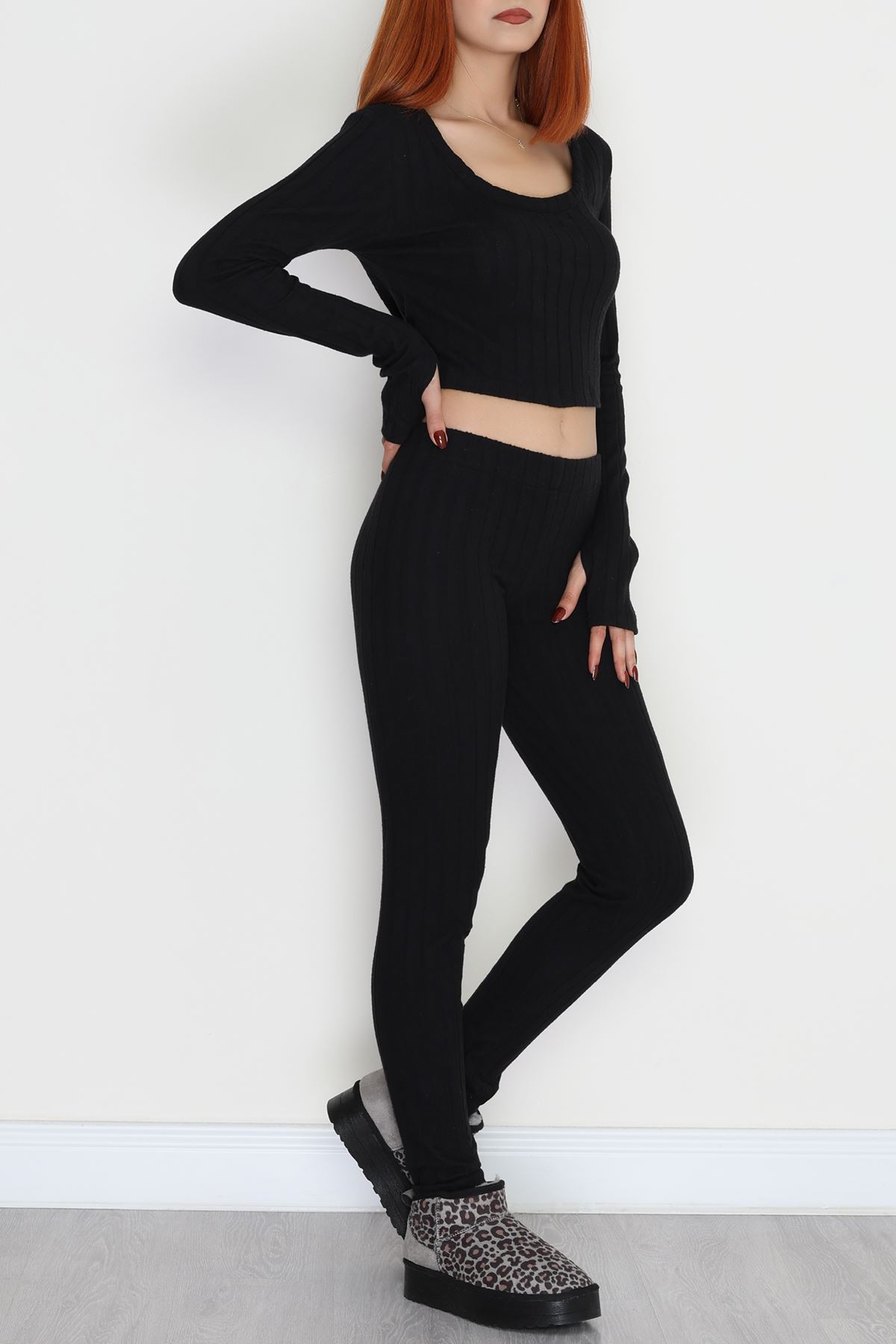 Parmak Geçmeli U Yaka Raporlu İnterlok Takım Siyah - 90975.1748.