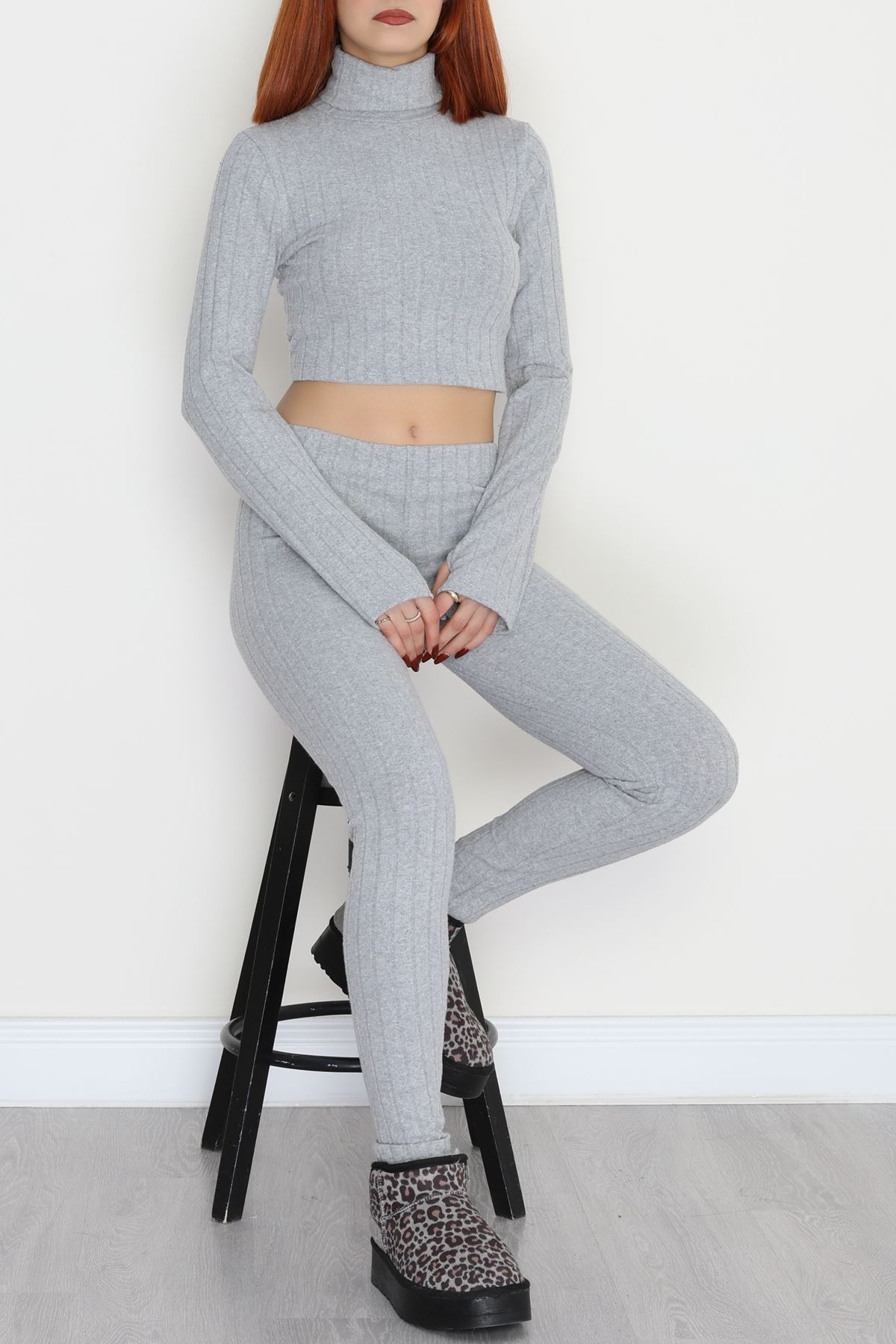 Parmak Geçmeli Yarım Dik Yaka Likralı Raporlu İnterlok Takım Gri - 90968.1748.