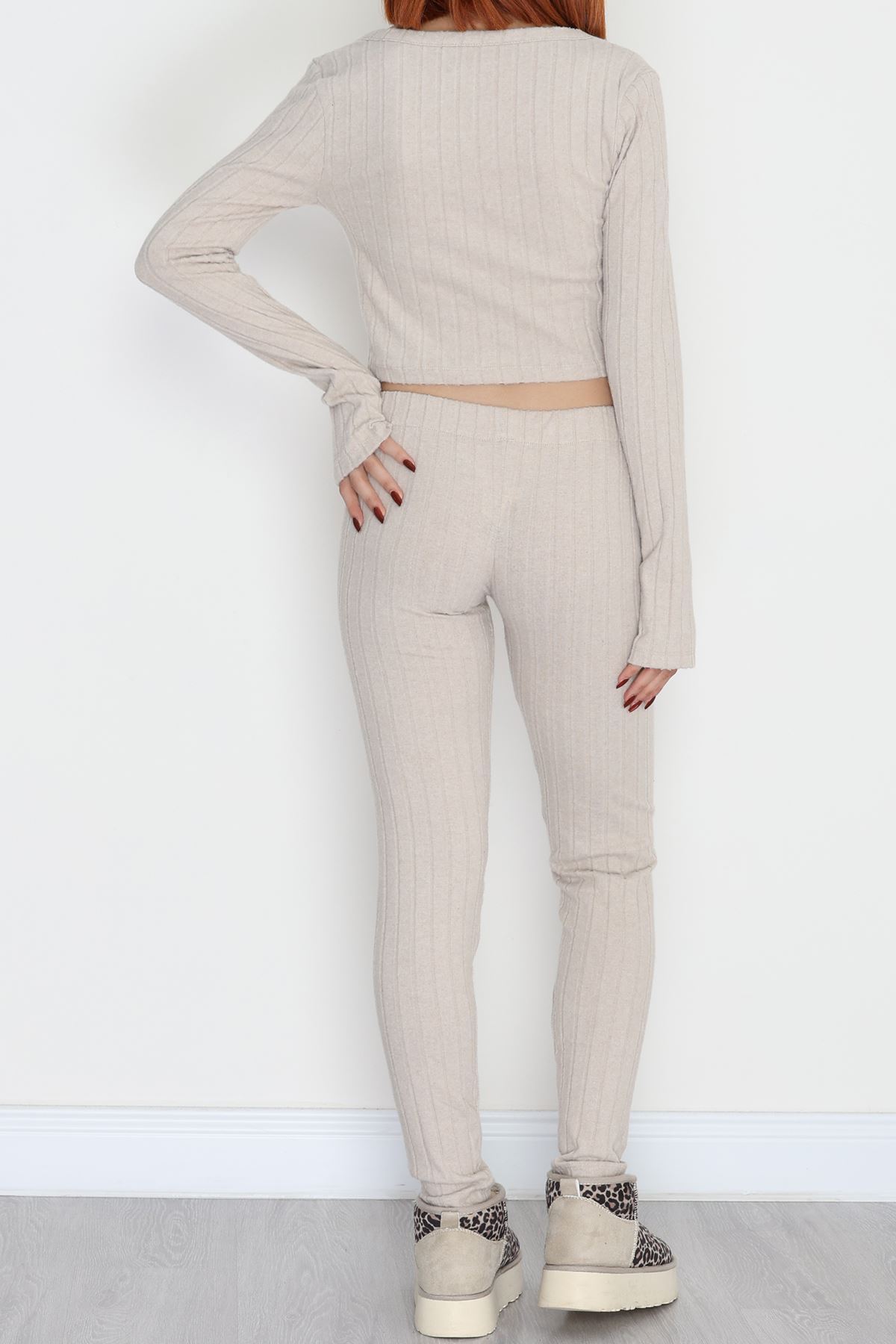 Parmak Geçmeli U Yaka Raporlu İnterlok Takım Bej - 90975.1748.