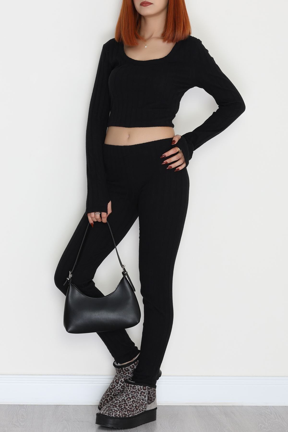 Parmak Geçmeli U Yaka Raporlu İnterlok Takım Siyah - 90975.1748.