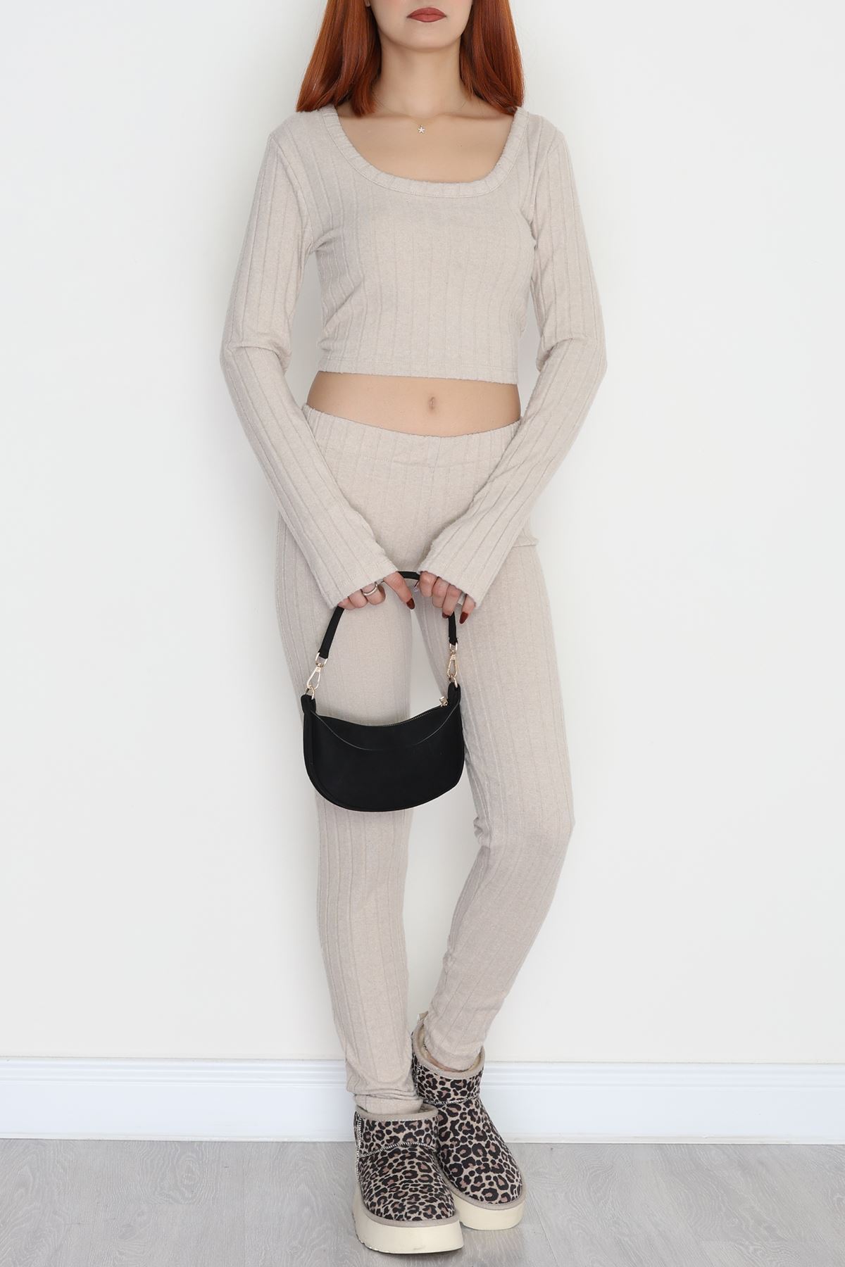 Parmak Geçmeli U Yaka Raporlu İnterlok Takım Bej - 90975.1748.