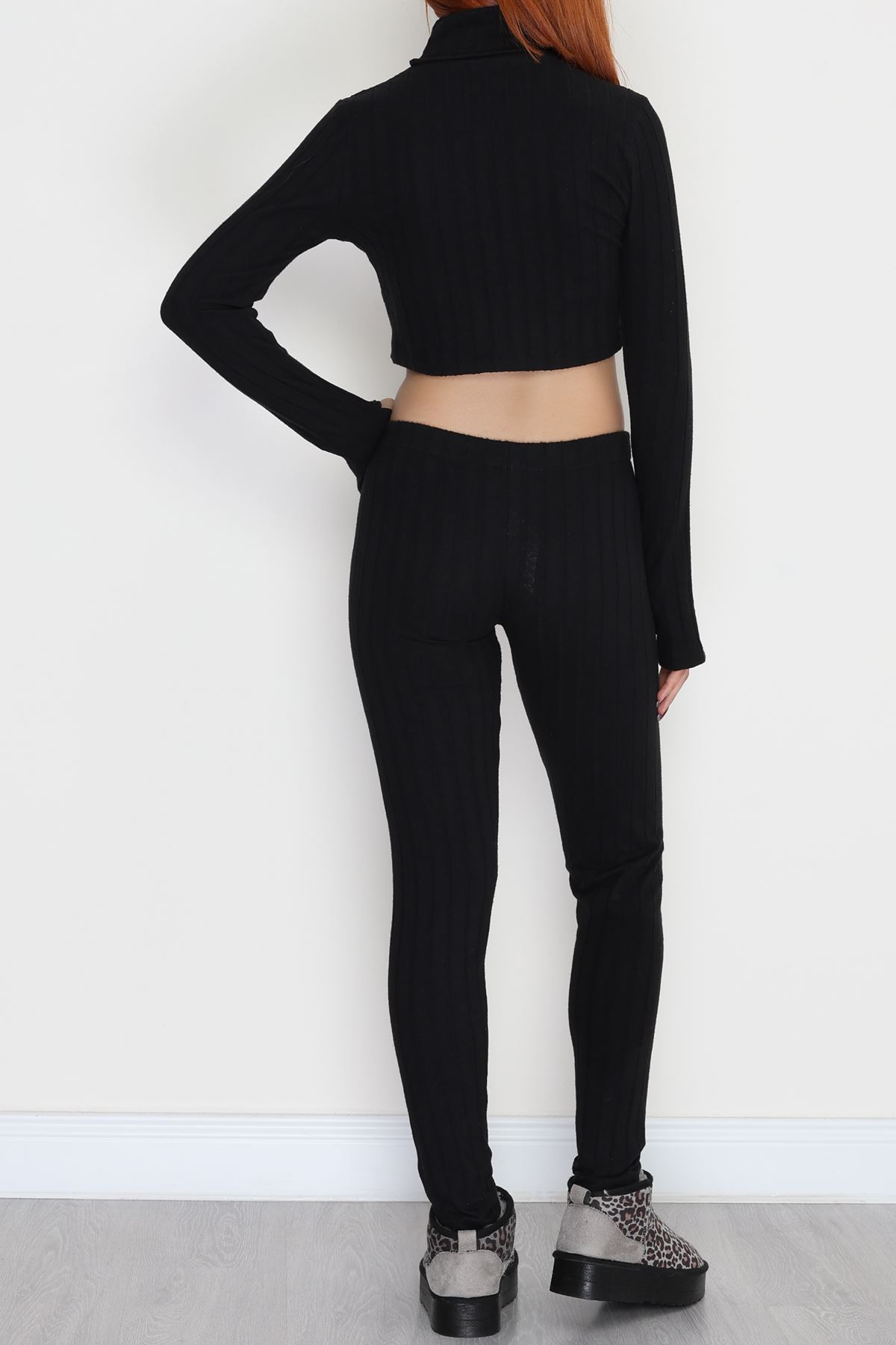 Parmak Geçmeli Yarım Dik Yaka Likralı Raporlu İnterlok Takım Siyah - 90968.1748.