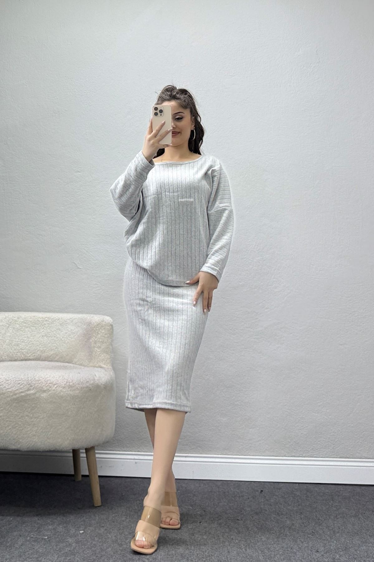 Kaşkorse Kumaş Omuz Düşümlü Midi Boy Etekli Takım Açıkgri - 42800.1567.