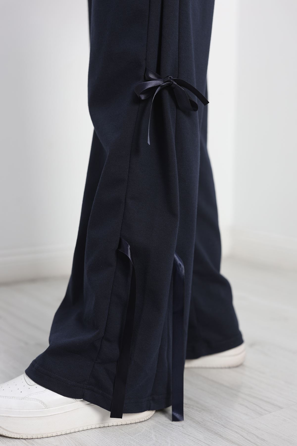 Kurdele Detaylı Eşofman Altı Lacivert1 - 50134.1857.