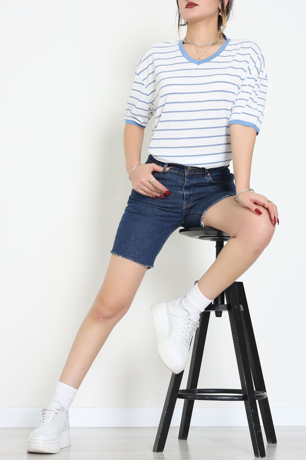 V Yaka Çizgili Rejenere Süprem Tişört Beyazmavi - 602.1567.