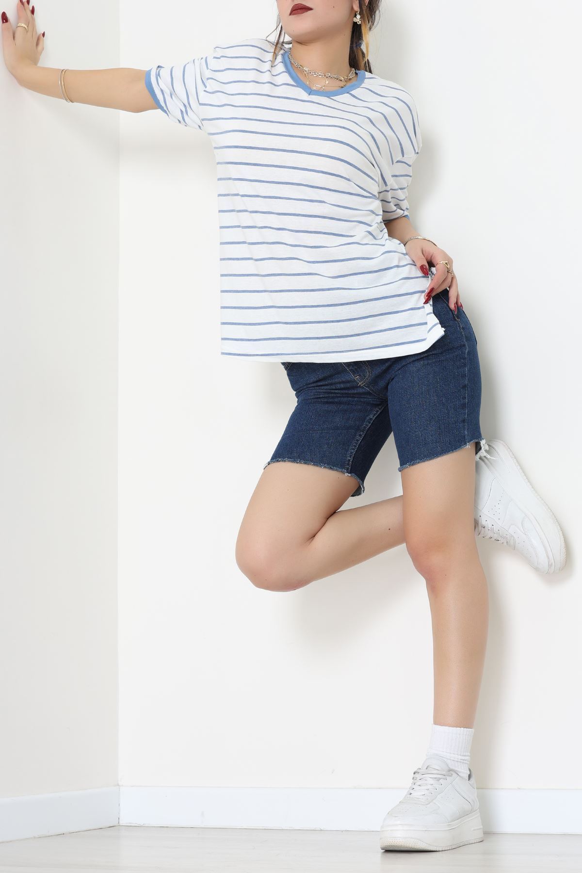 V Yaka Çizgili Rejenere Süprem Tişört Beyazmavi - 602.1567.