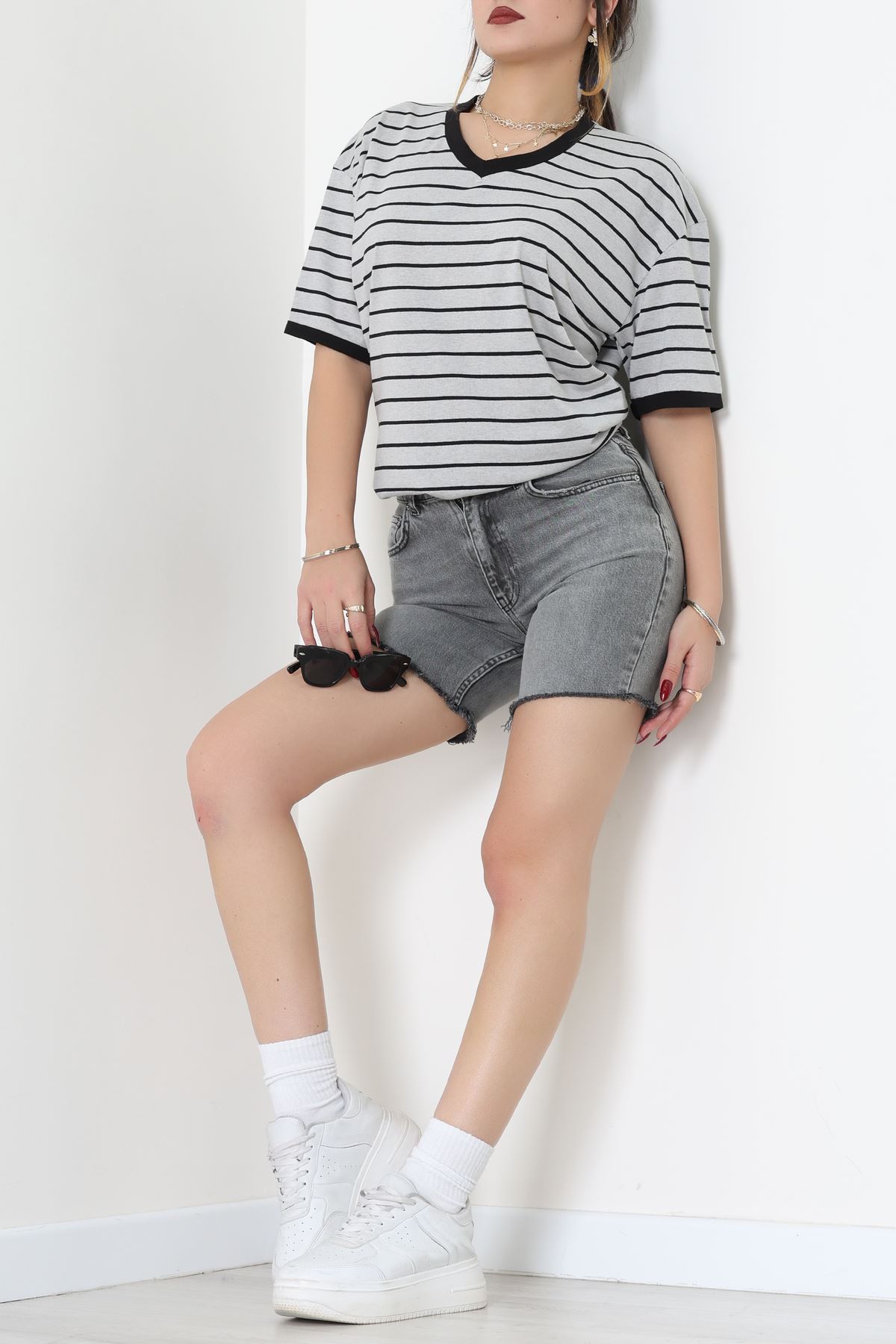 V Yaka Çizgili Rejenere Süprem Tişört Grisiyah - 602.1567.