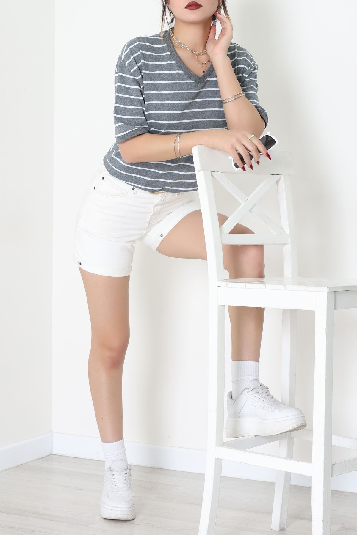 V Yaka Çizgili Rejenere Süprem Tişört Antrasitbeyaz - 602.1567.