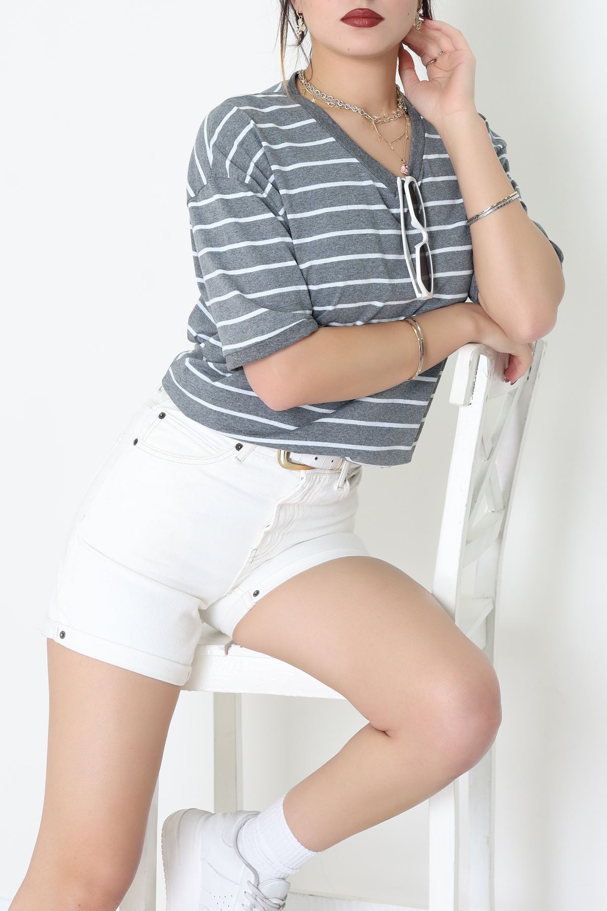 V Yaka Çizgili Rejenere Süprem Tişört Antrasitbeyaz - 602.1567.