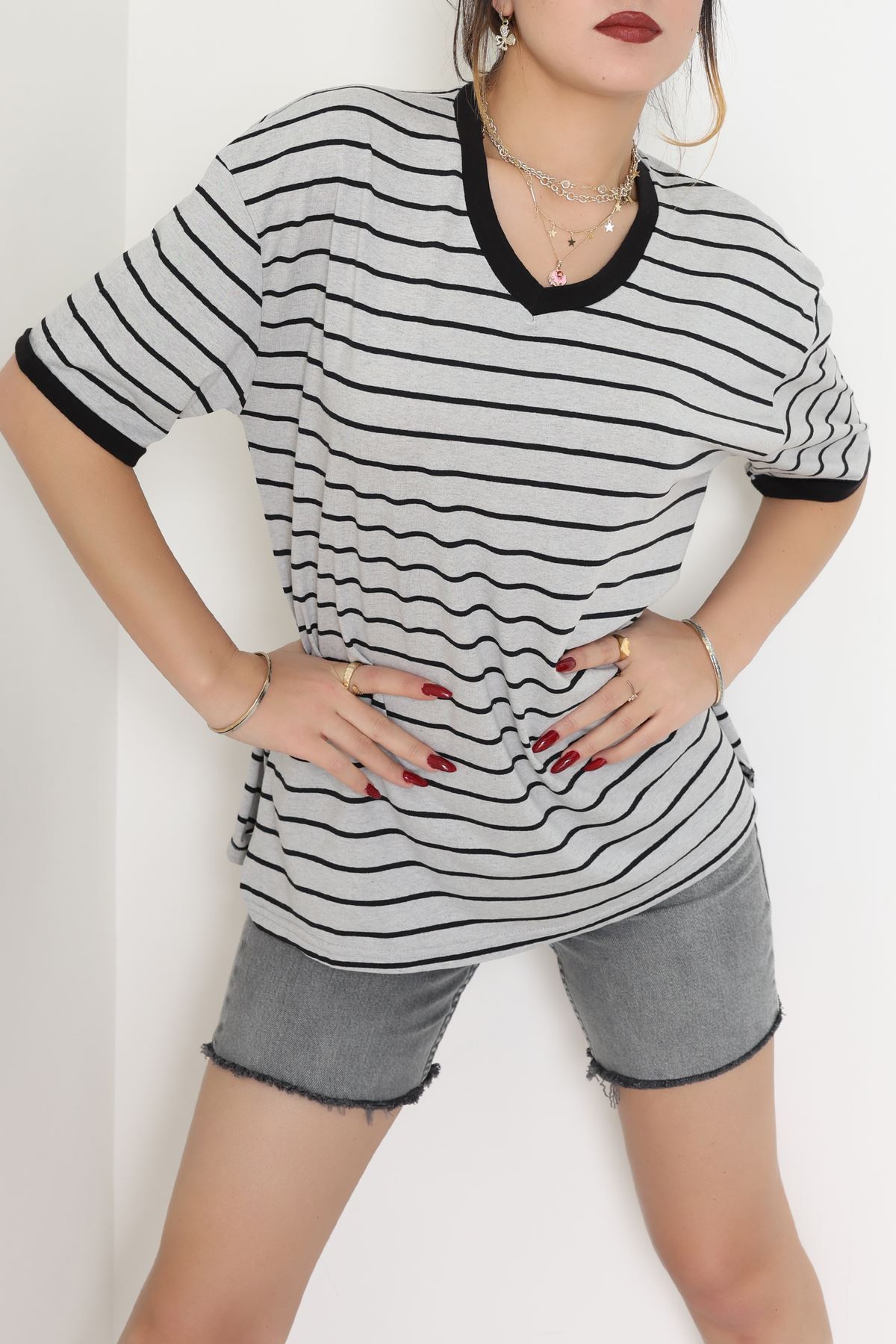 V Yaka Çizgili Rejenere Süprem Tişört Grisiyah - 602.1567.