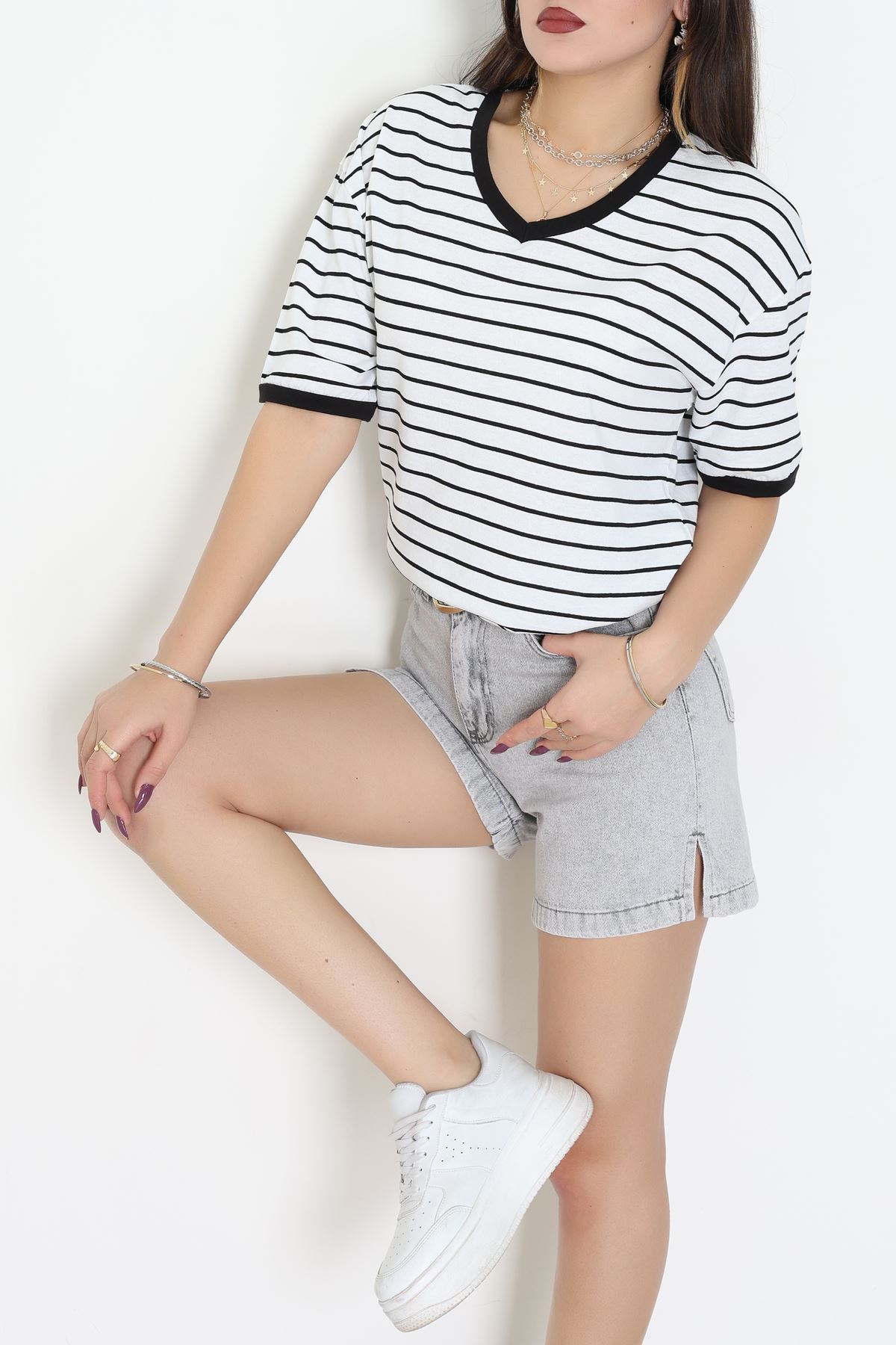 V Yaka Çizgili Rejenere Süprem Tişört Beyazsiyah - 602.1567.