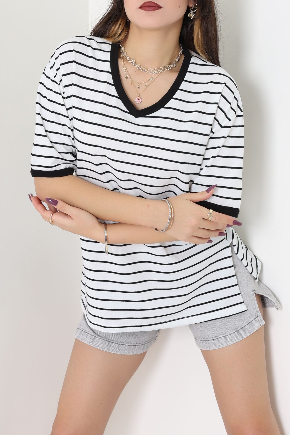 V Yaka Çizgili Rejenere Süprem Tişört Beyazsiyah - 602.1567.