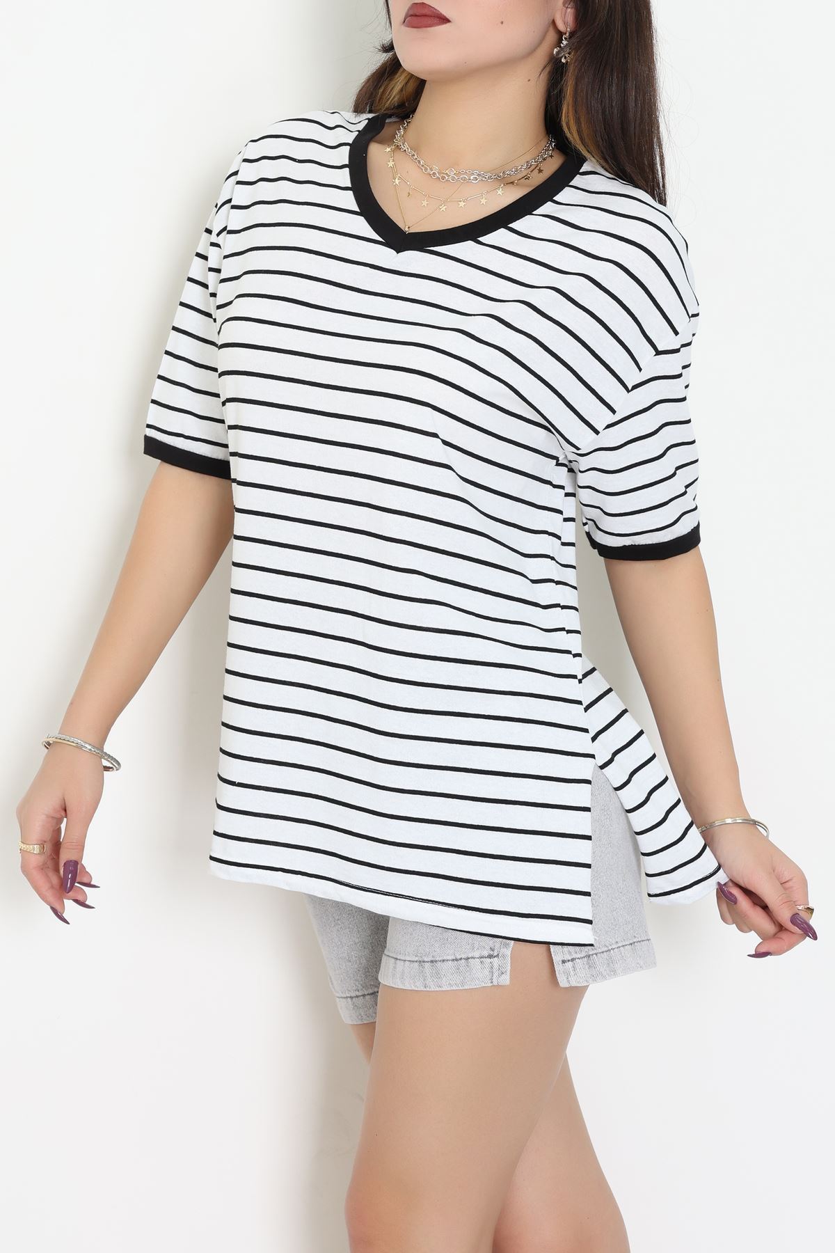 V Yaka Çizgili Rejenere Süprem Tişört Beyazsiyah - 602.1567.