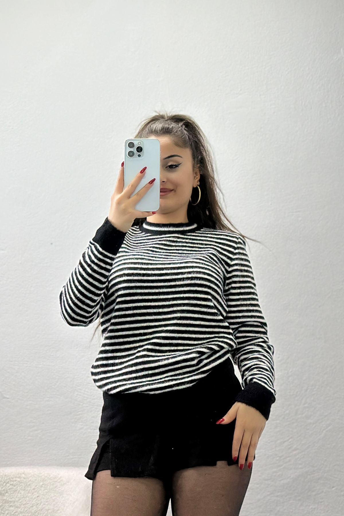 Çizgili Crop Triko Siyah - 2357.1765.