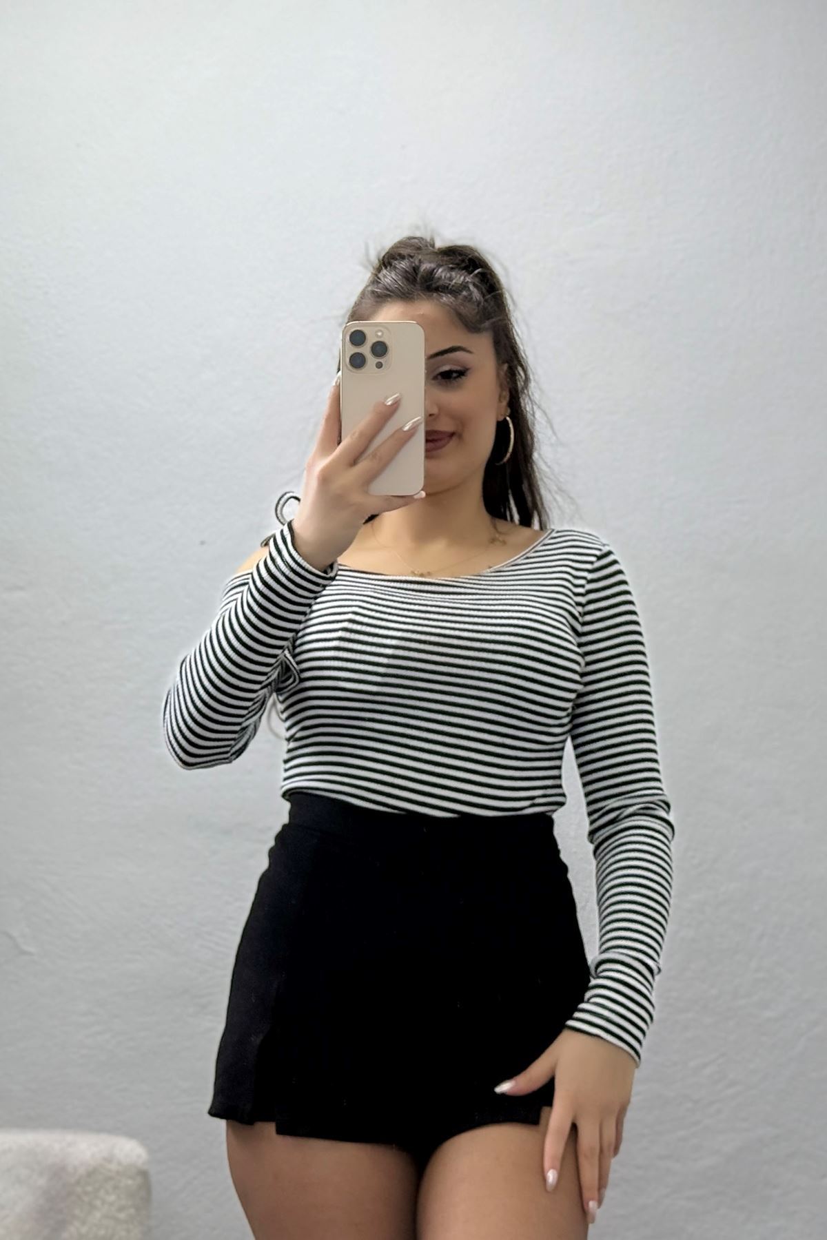 Tek Omuz Detaylı Likralı Kaşkorse Bluz Siyahbeyaz - 51091.1567.