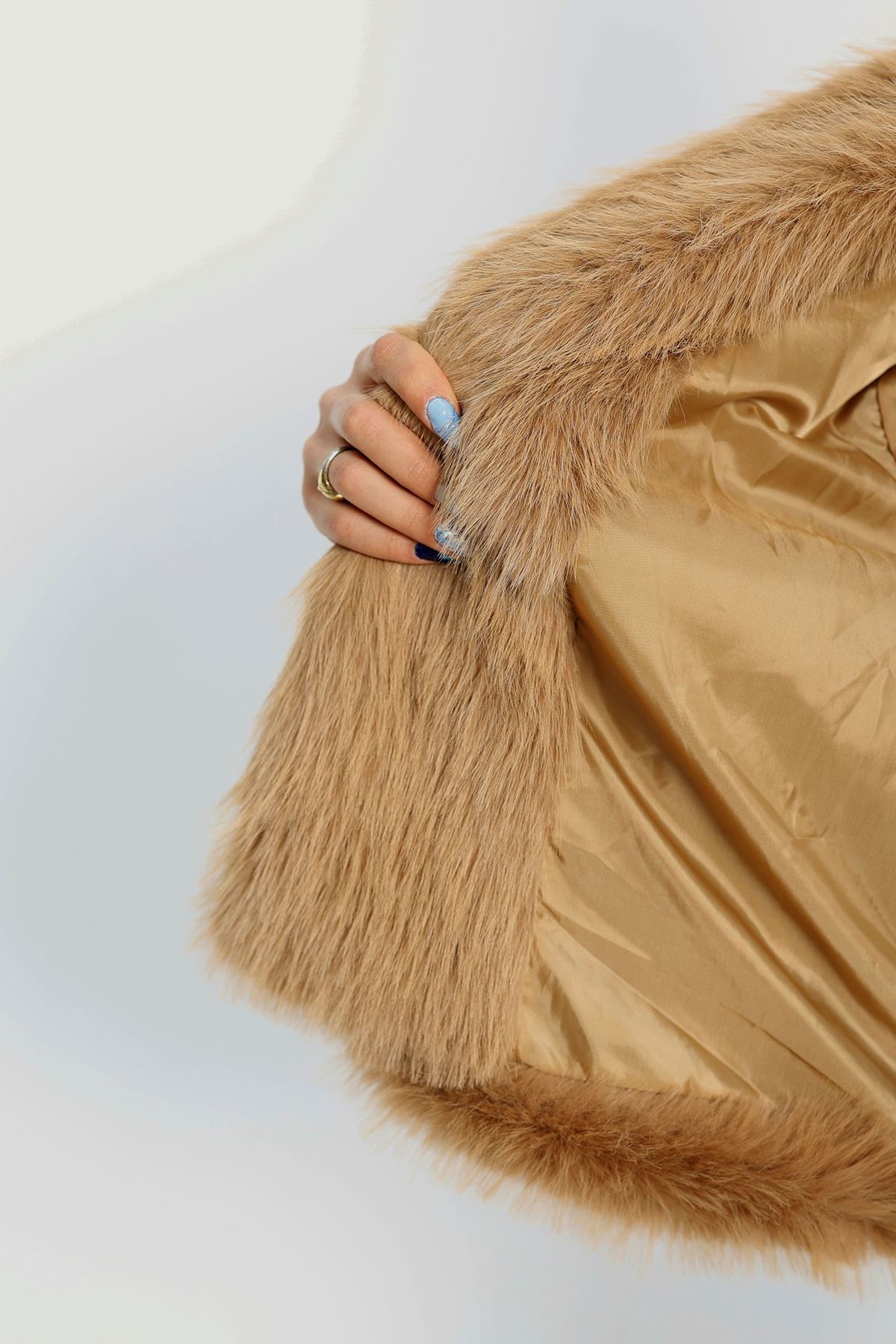 Kürklü Mont Sütlükahve - 1124.1247.