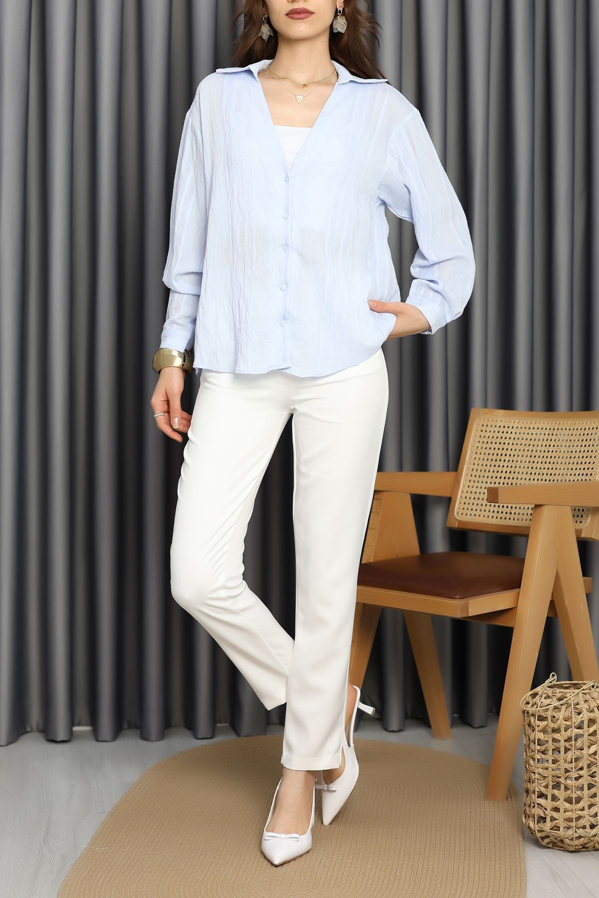 V Yaka Çizgi Detaylı Gömlek Bebemavi - 41546.444.