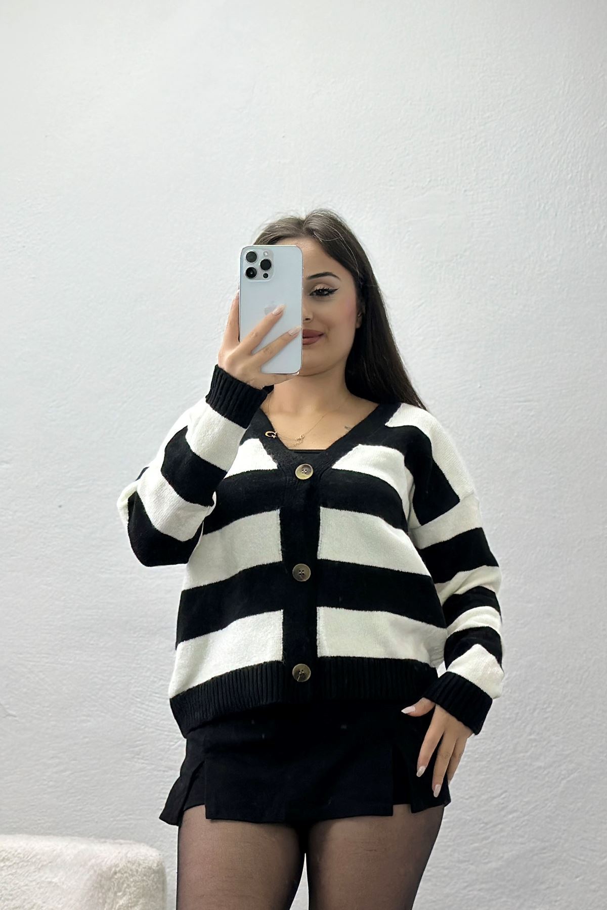 Şardonlu Düğmeli Hırka Siyahtaş - 31060.1766.