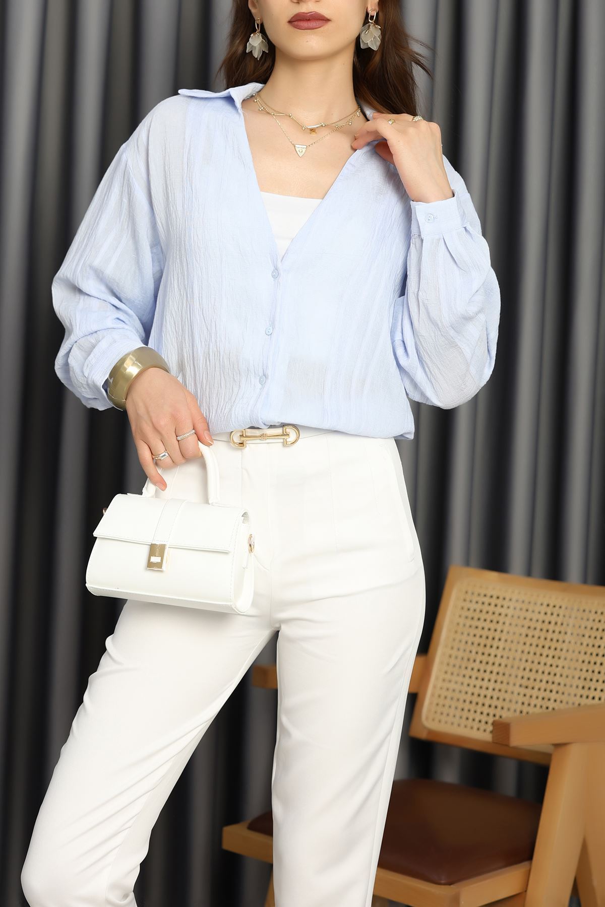 V Yaka Çizgi Detaylı Gömlek Bebemavi - 41546.444.